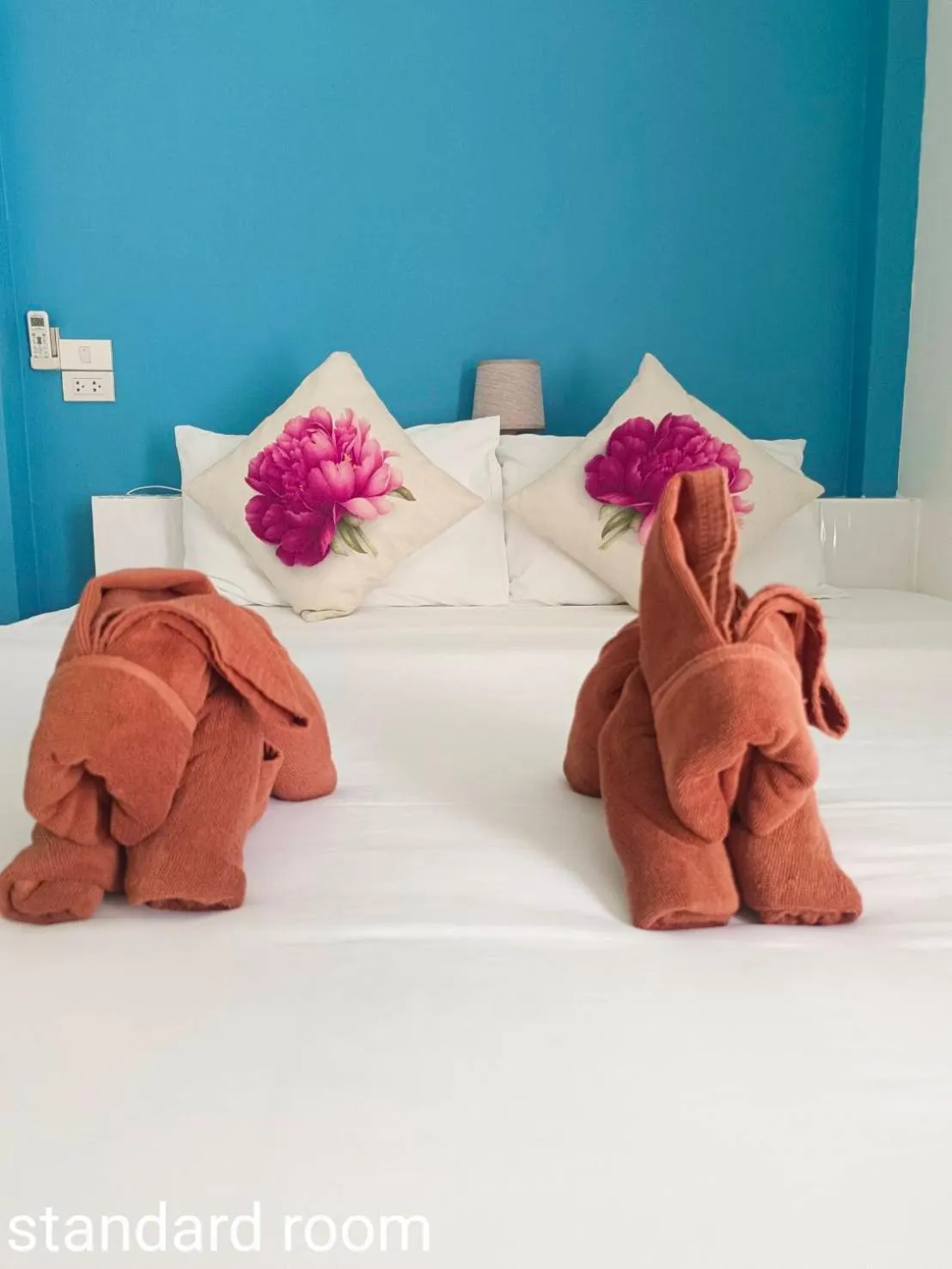 Photo of the whole room, Bed in Phannarai House