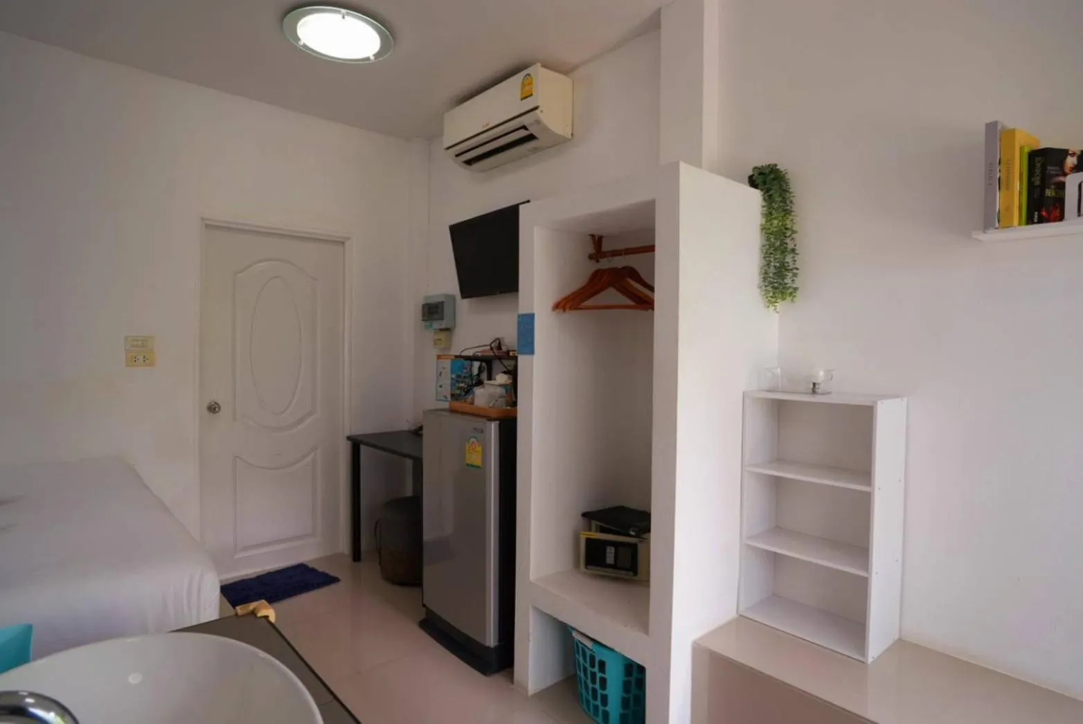 Photo of the whole room, Bed in Phannarai House