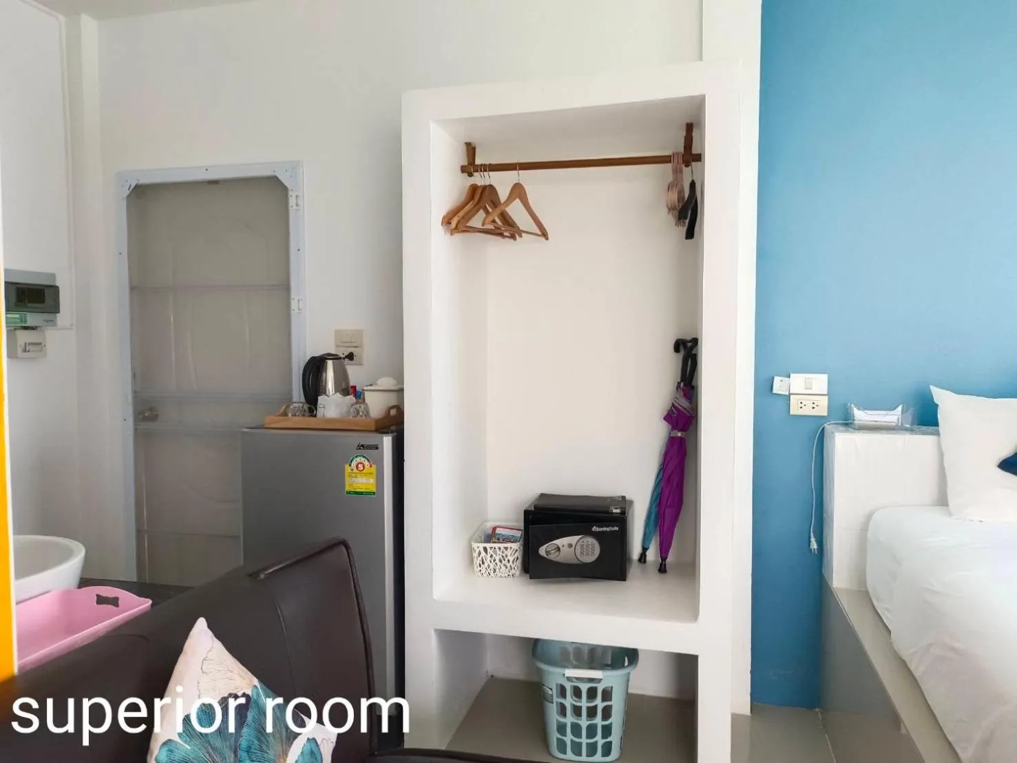 Photo of the whole room, Bed in Phannarai House