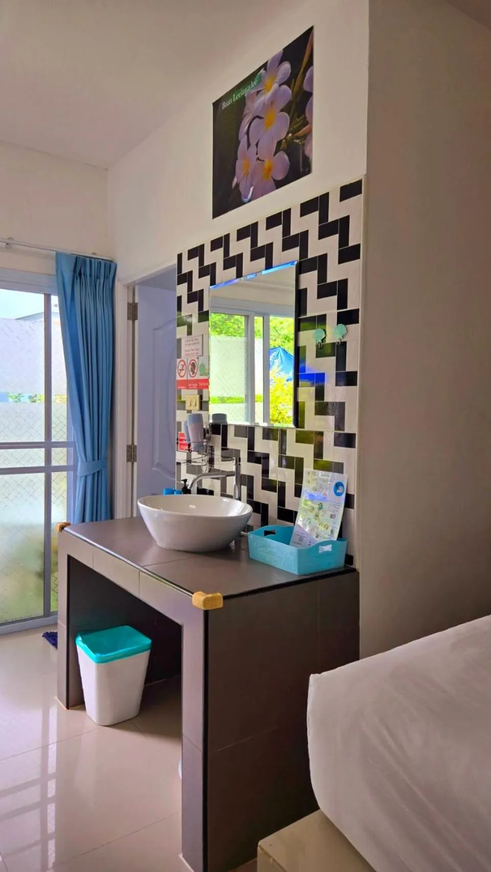 Photo of the whole room, Bed in Phannarai House