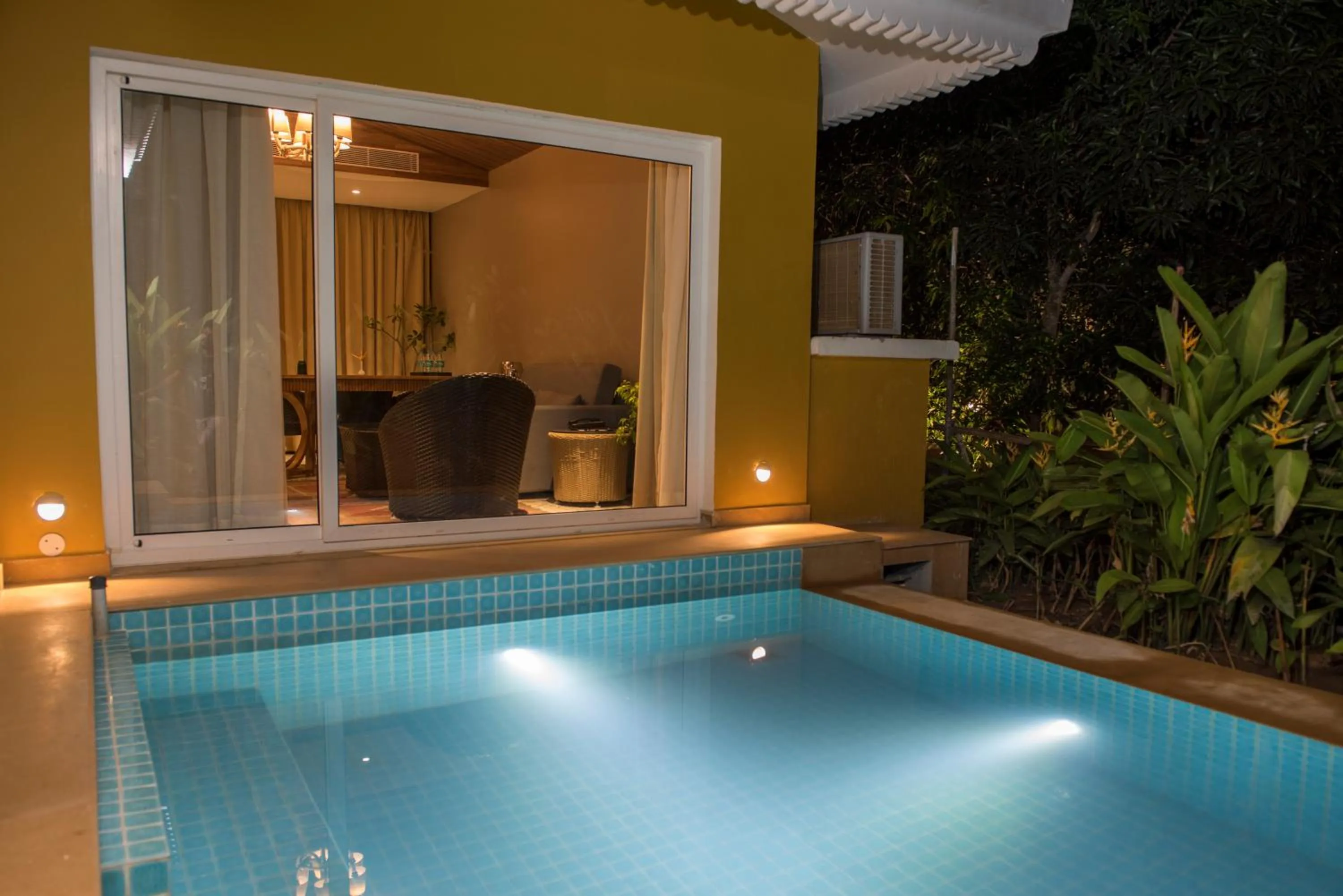 Swimming pool in Swosti Chilika Resort