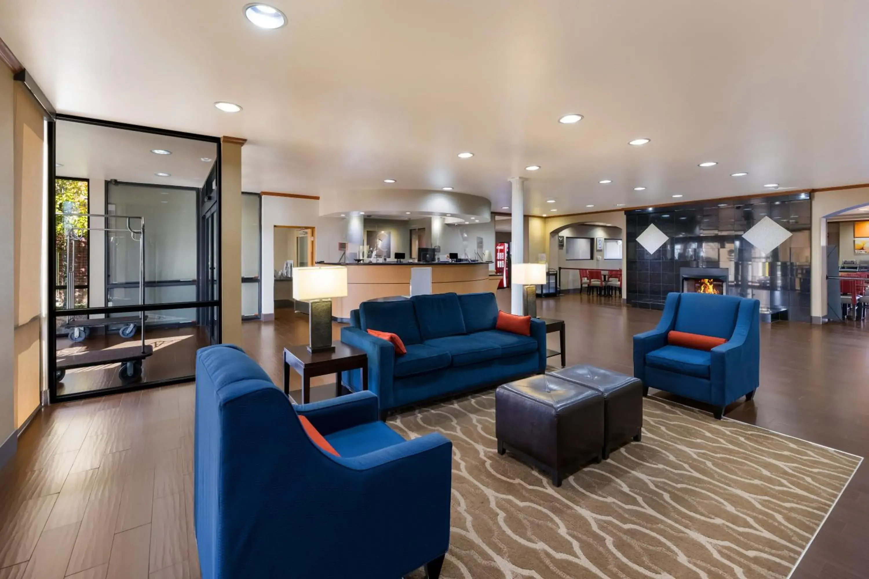 Communal lounge/ TV room in Comfort Suites El Paso West Communal lounge/ TV room in Comfort Suites El Paso West