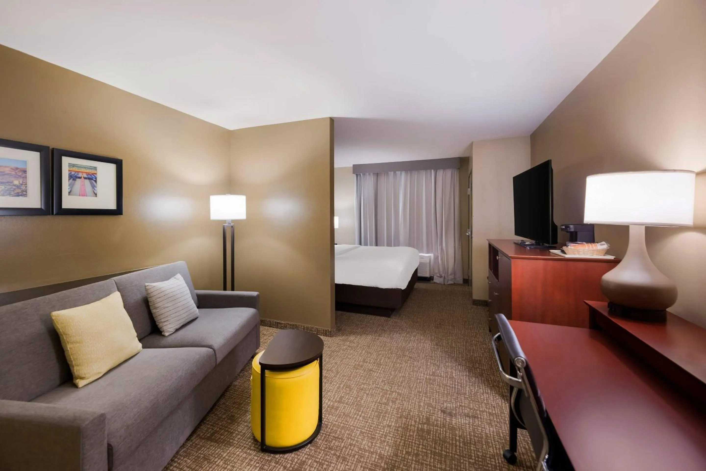 Bedroom, Bed in Comfort Suites El Paso West