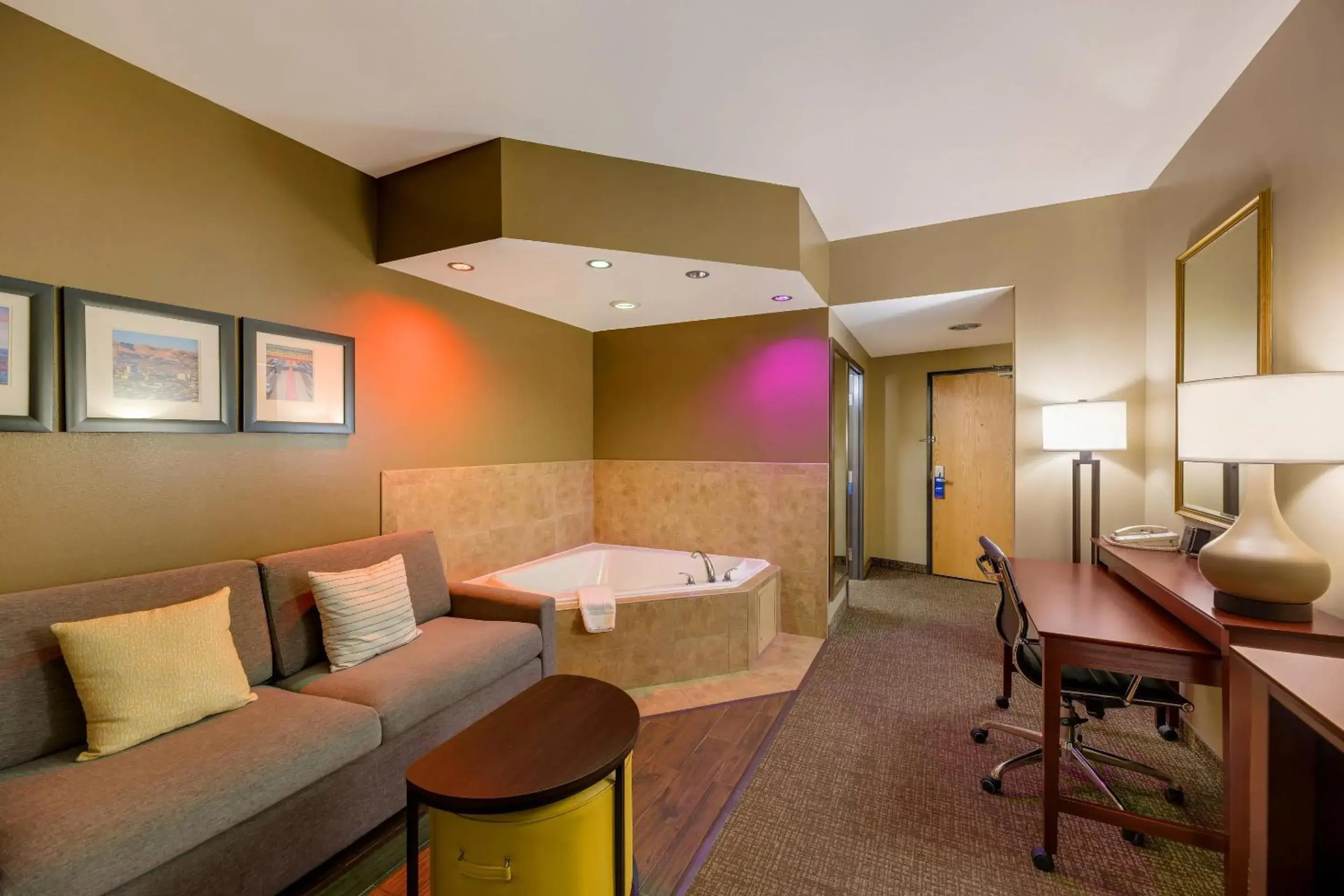 Bedroom in Comfort Suites El Paso West Bedroom in Comfort Suites El Paso West