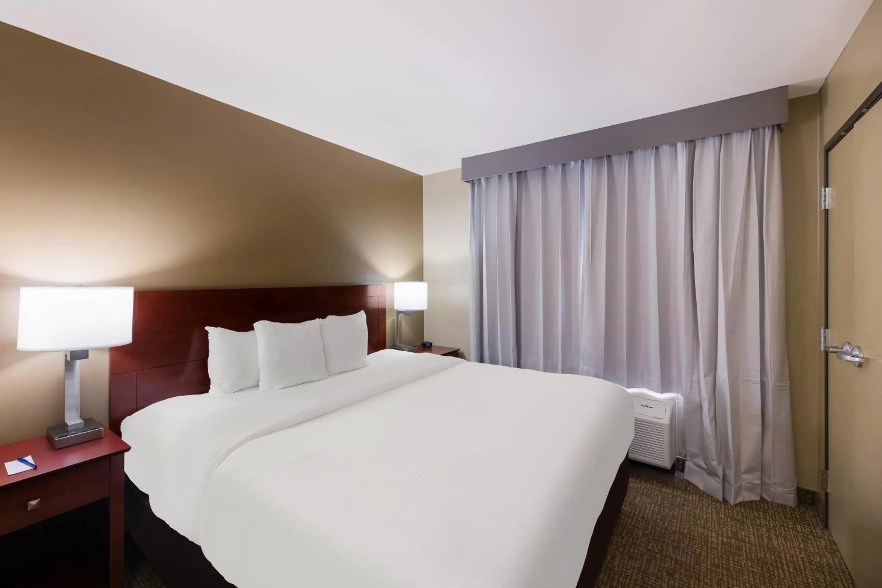 Bedroom, Bed in Comfort Suites El Paso West