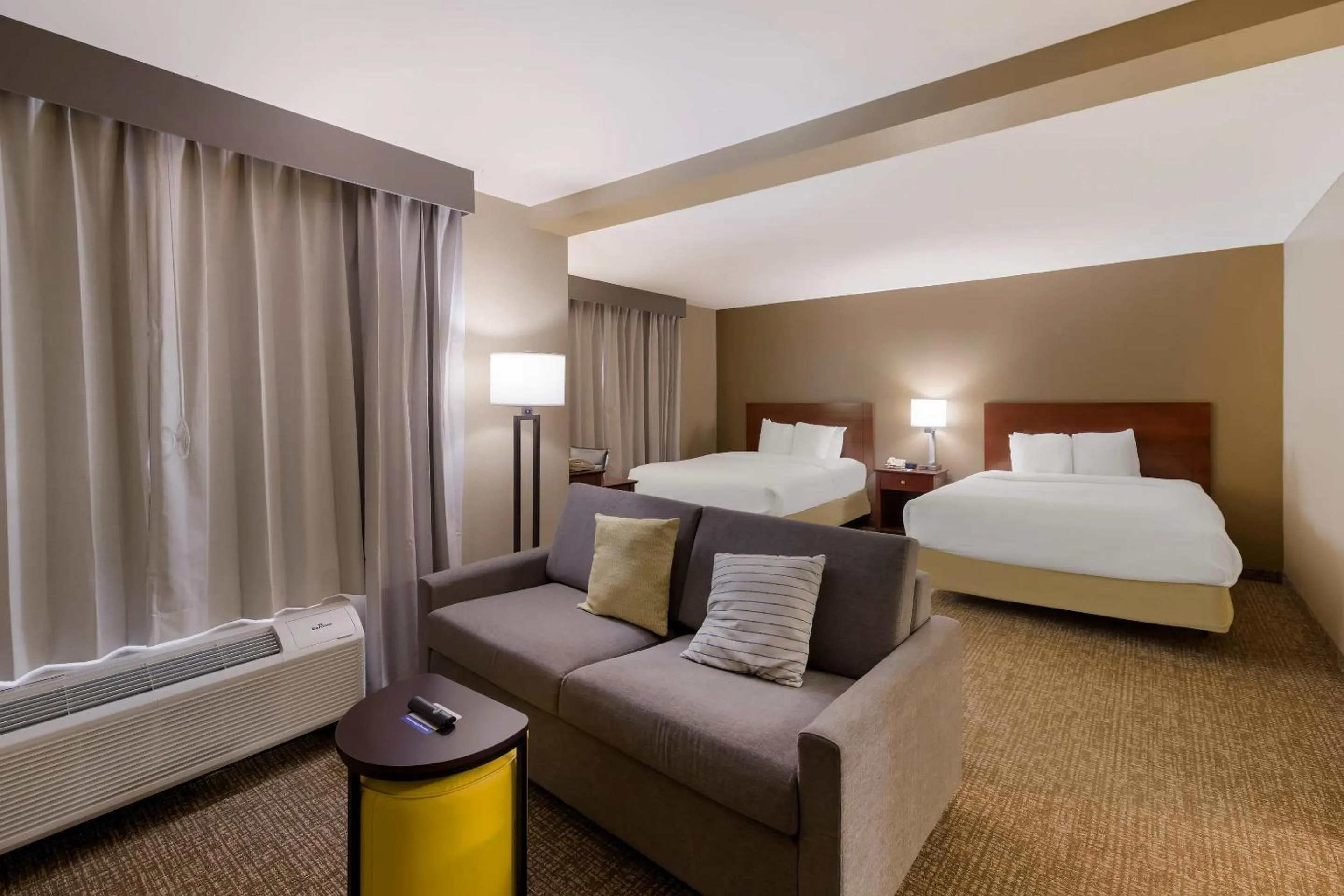 Bedroom, Bed in Comfort Suites El Paso West