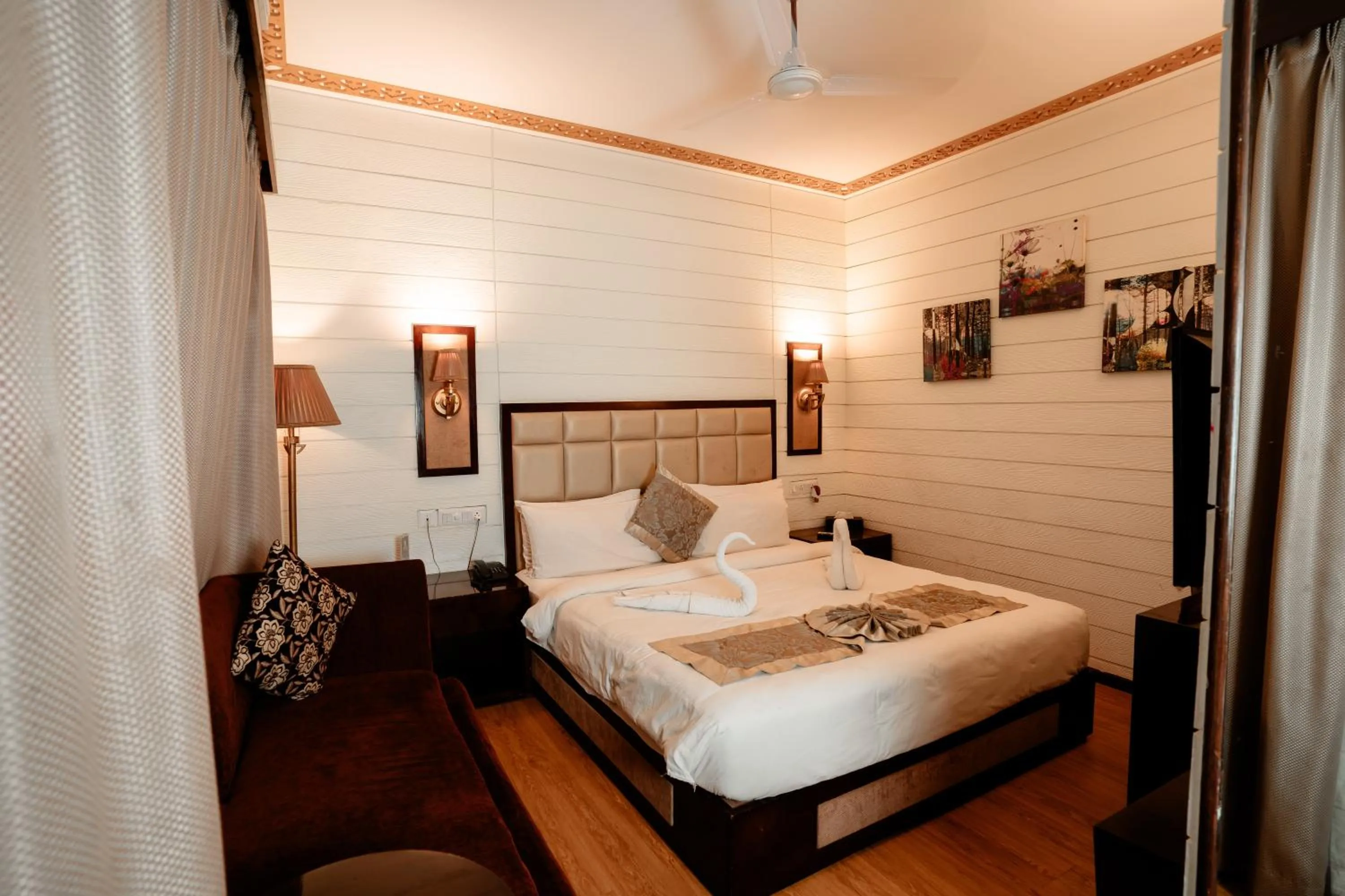 Property building, Bed in Sinon Baga Retreat