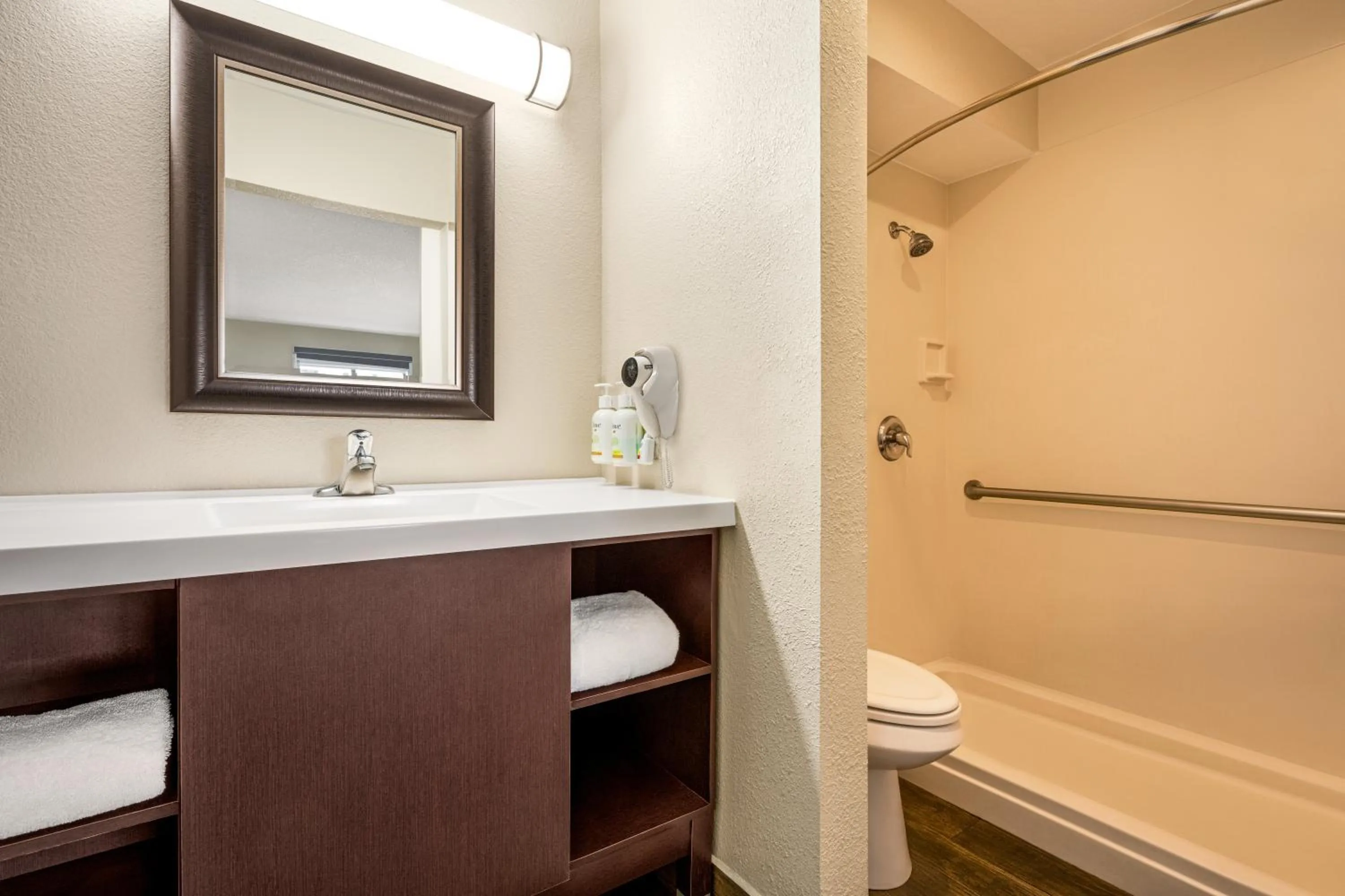 Bedroom in Baymont by Wyndham Kingman