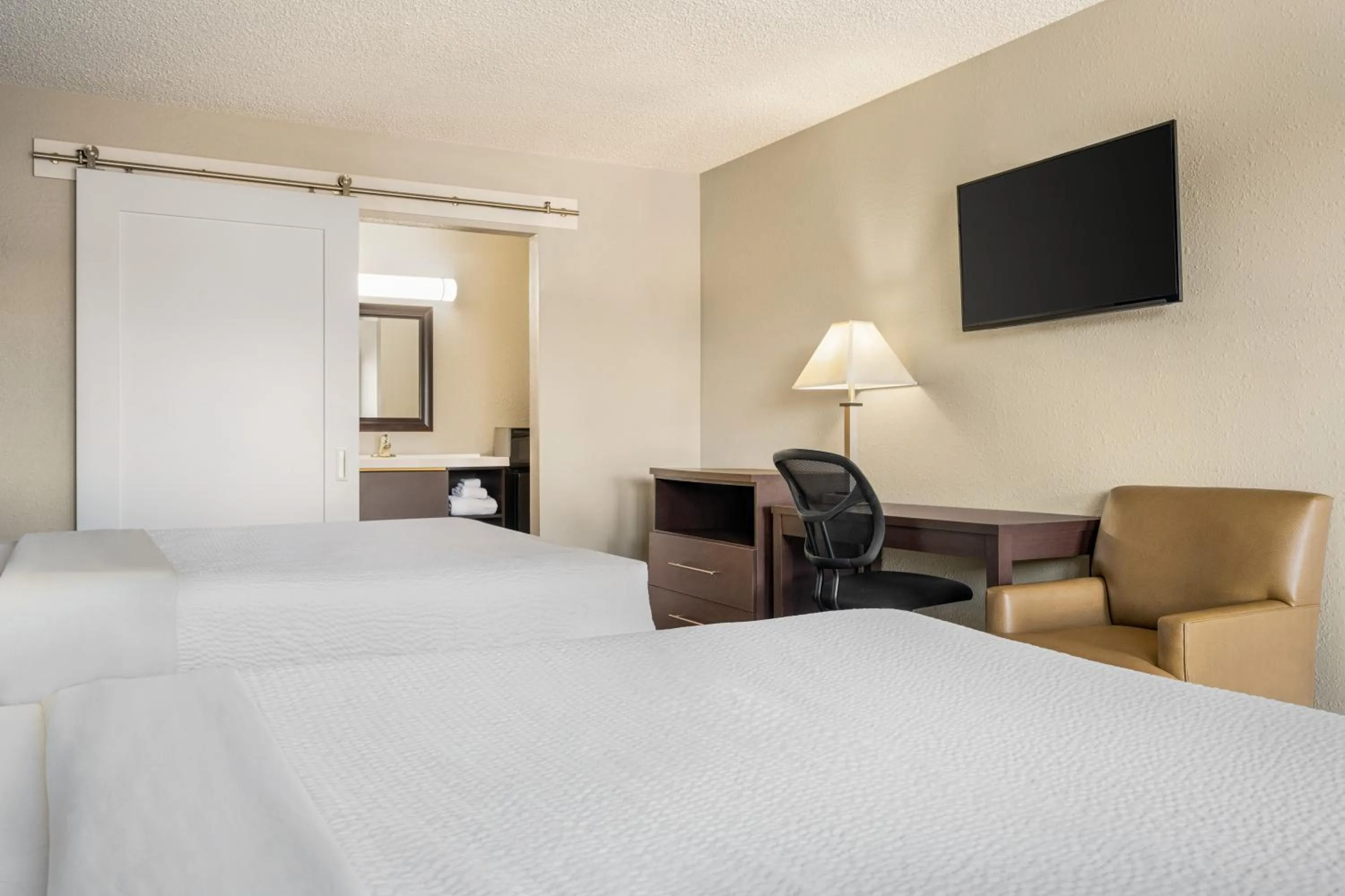 Bedroom, Bed in Baymont by Wyndham Kingman