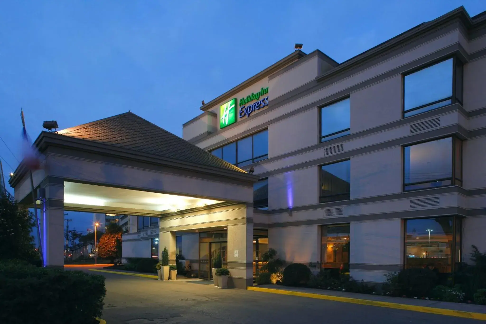 Property building in Holiday Inn Express - Concepcion by IHG Property building in Holiday Inn Express - Concepcion by IHG