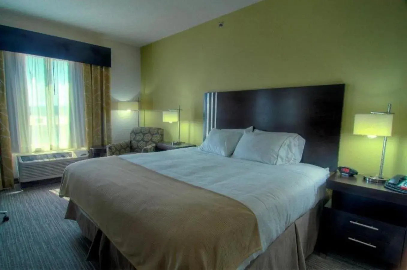 Bed in Holiday Inn Express Conway by IHG Bed in Holiday Inn Express Conway by IHG