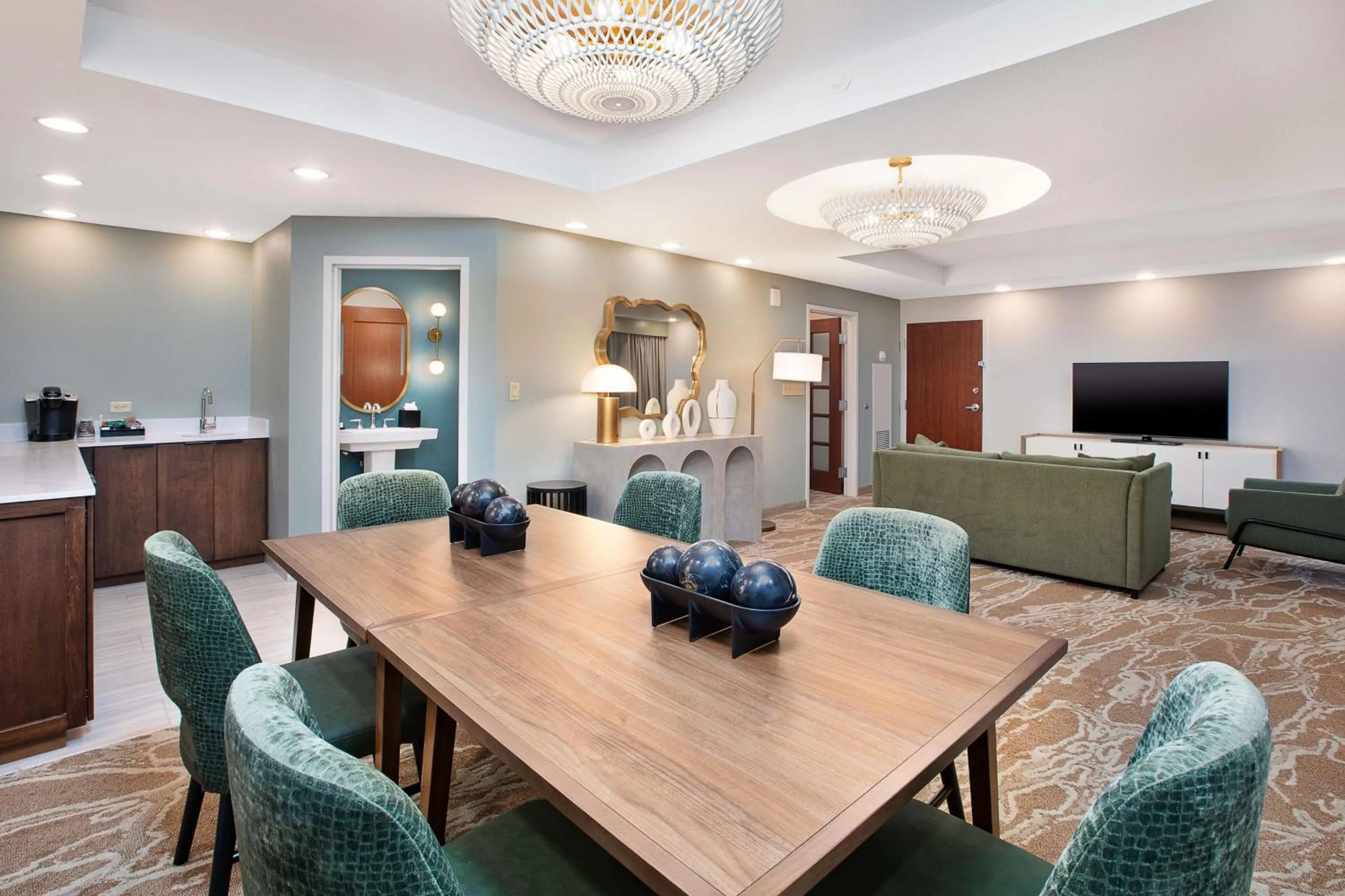 Living room in Embassy Suites San Marcos Hotel Conference Center