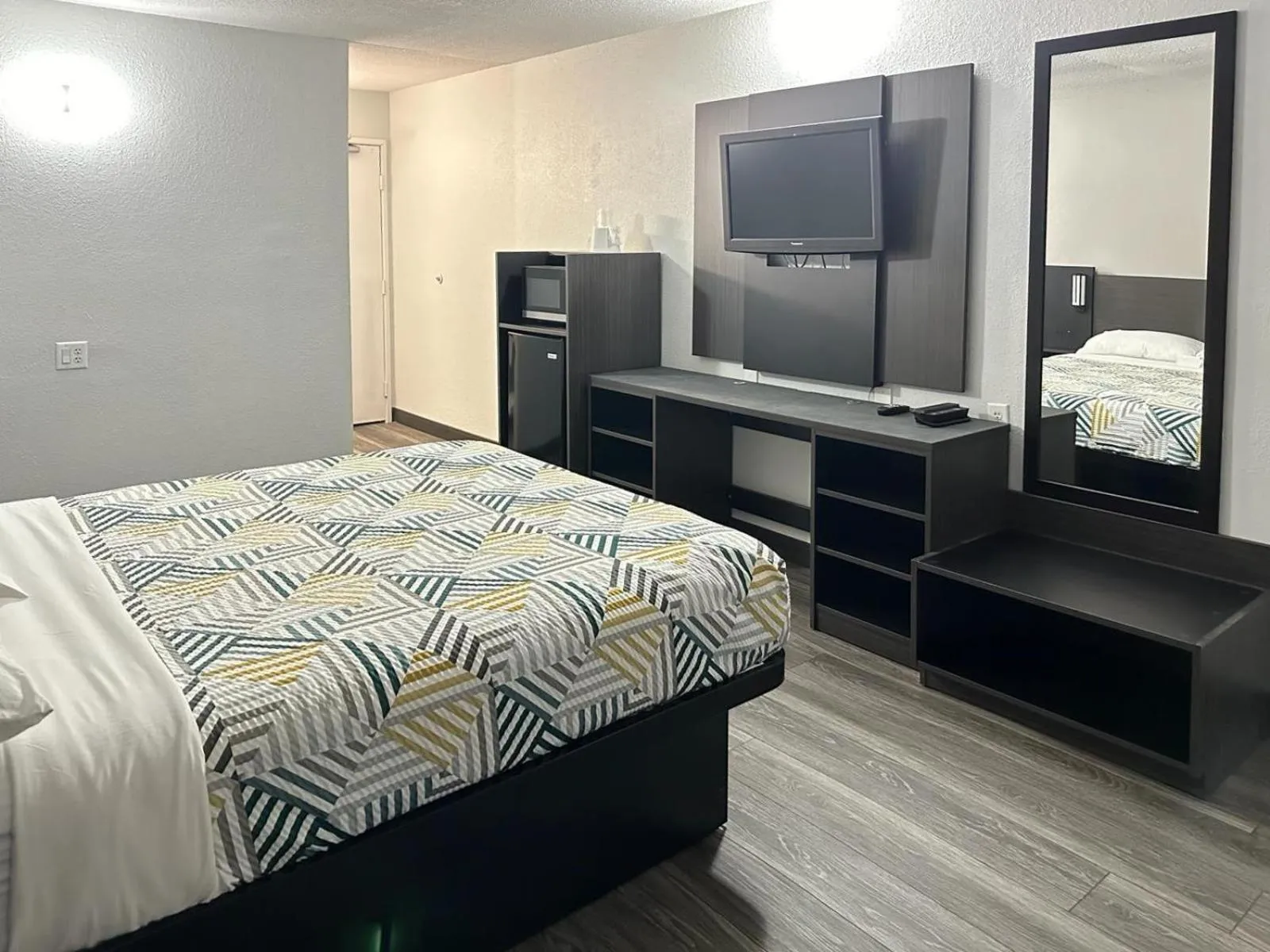 Bedroom, Bed in Motel 6-Omaha, NE