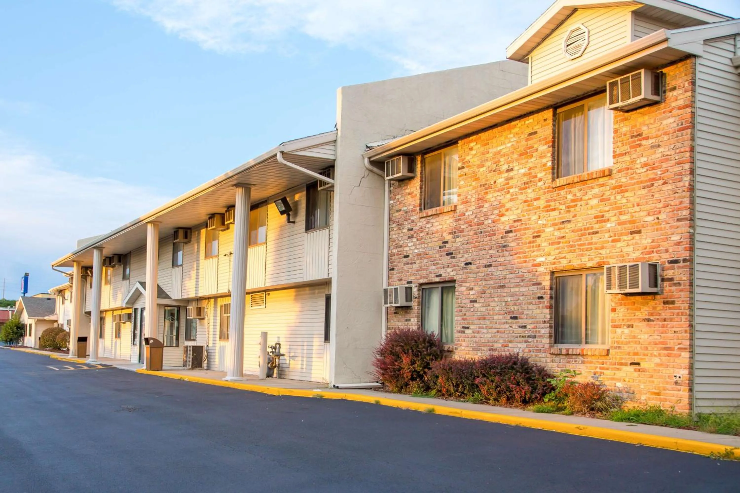 Property building in Motel 6-Omaha, NE