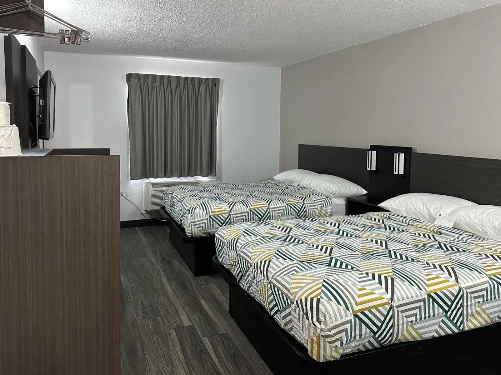 Bedroom, Bed in Motel 6-Omaha, NE