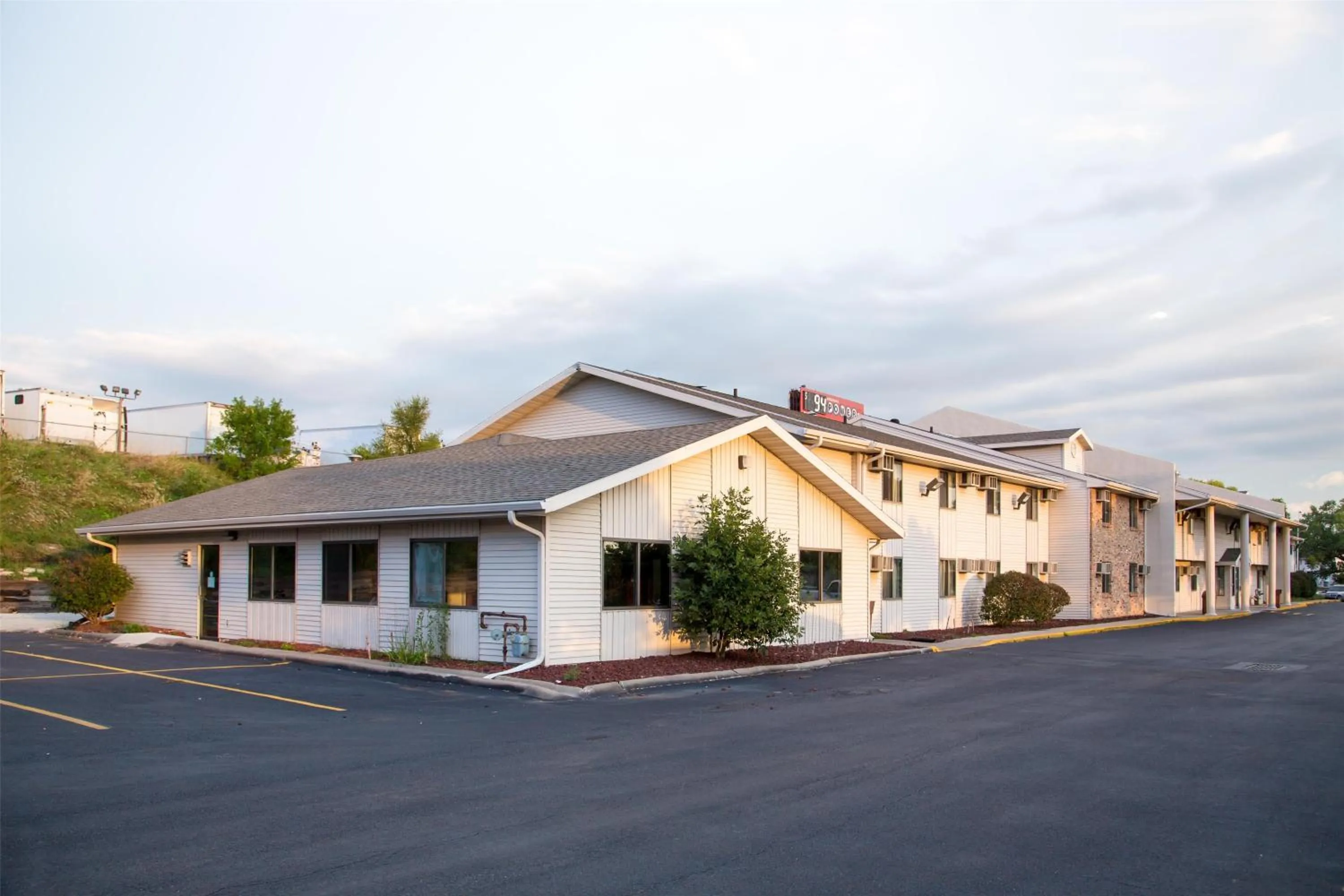 Property building in Motel 6-Omaha, NE