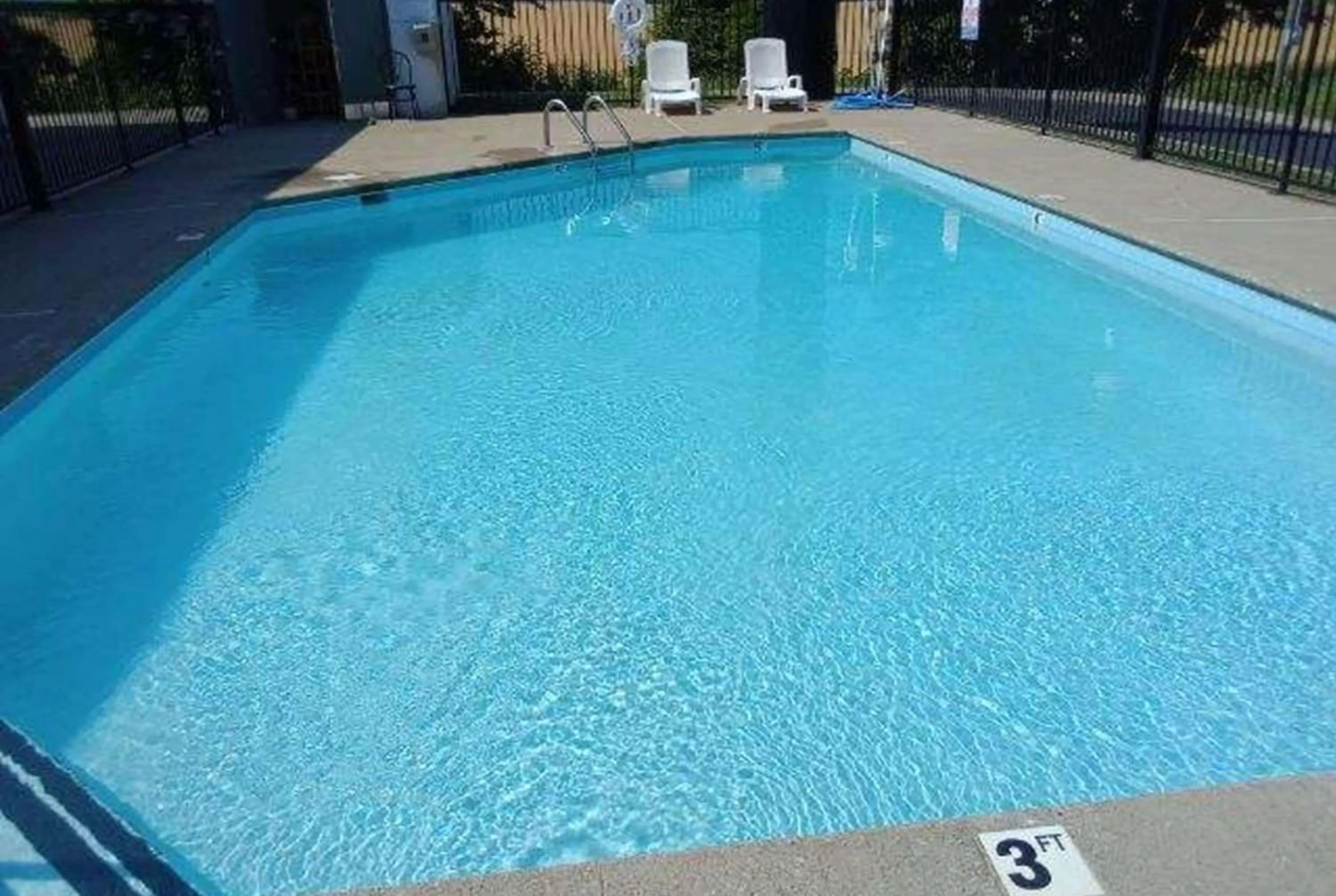 Pool view in Howard Johnson by Wyndham Clarksville Tennessee