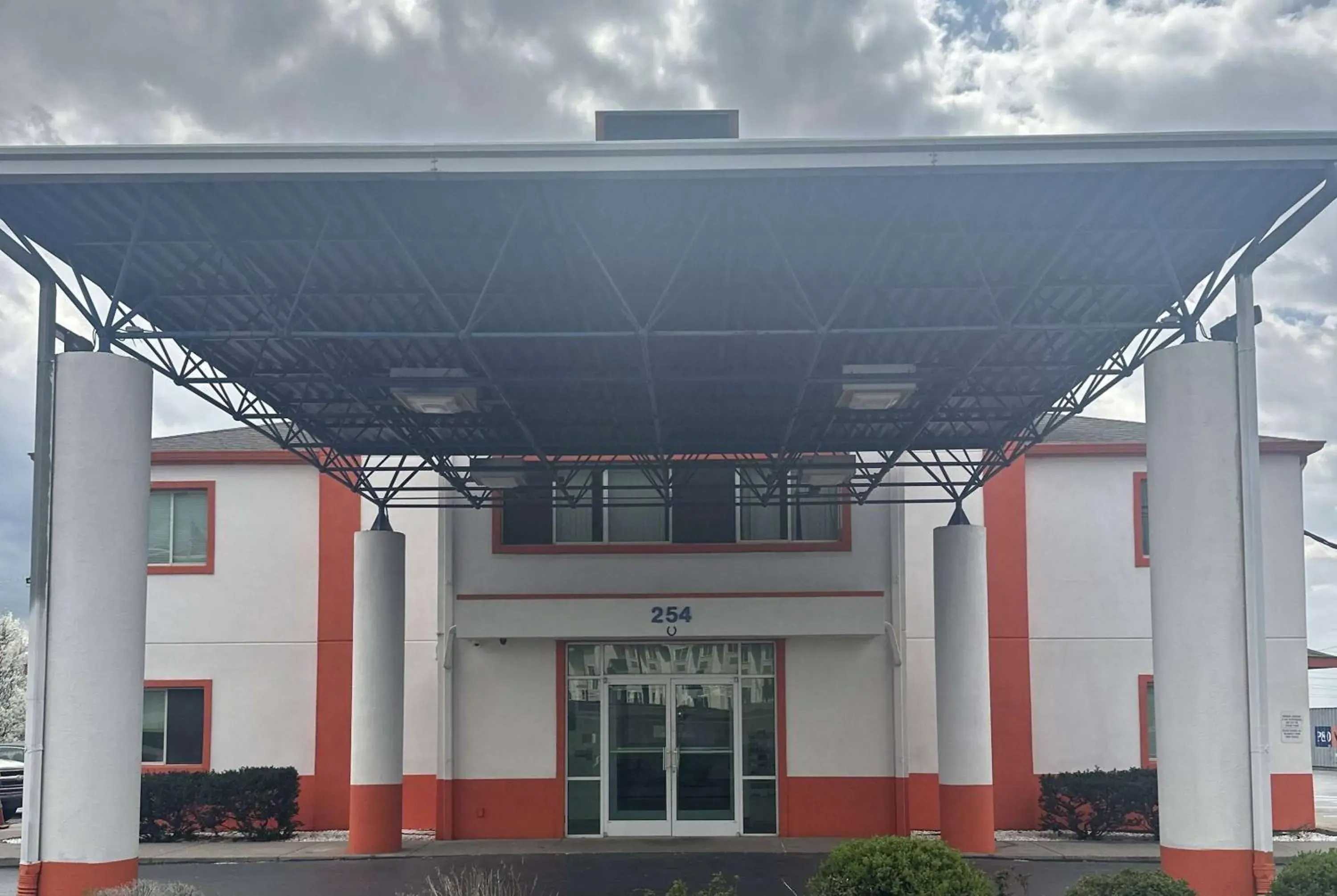 Property building in Howard Johnson by Wyndham Clarksville Tennessee Property building in Howard Johnson by Wyndham Clarksville Tennessee