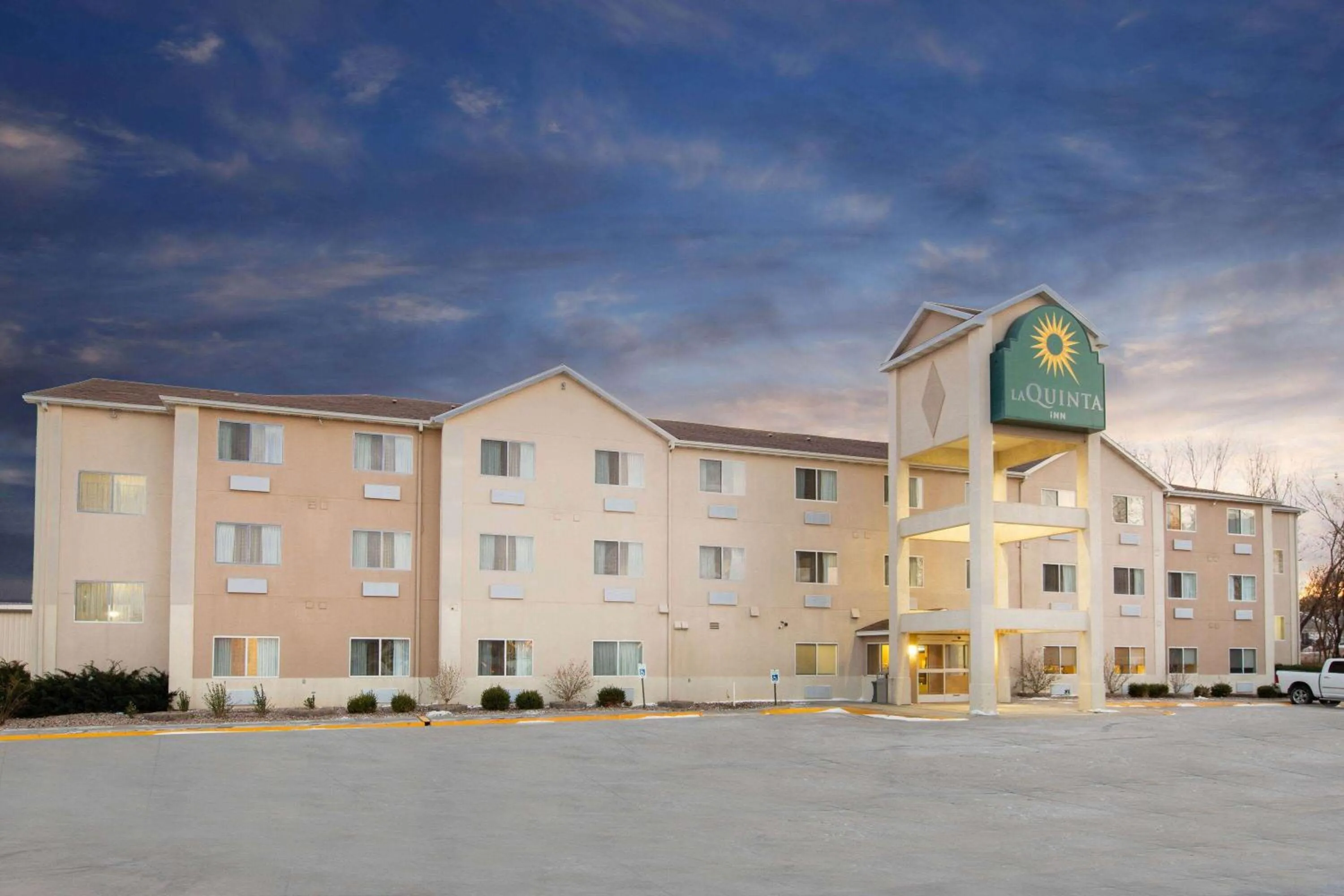 Property building in La Quinta Inn by Wyndham Lincoln