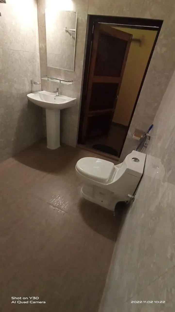 Bathroom in Nature Hunt Eco Camp