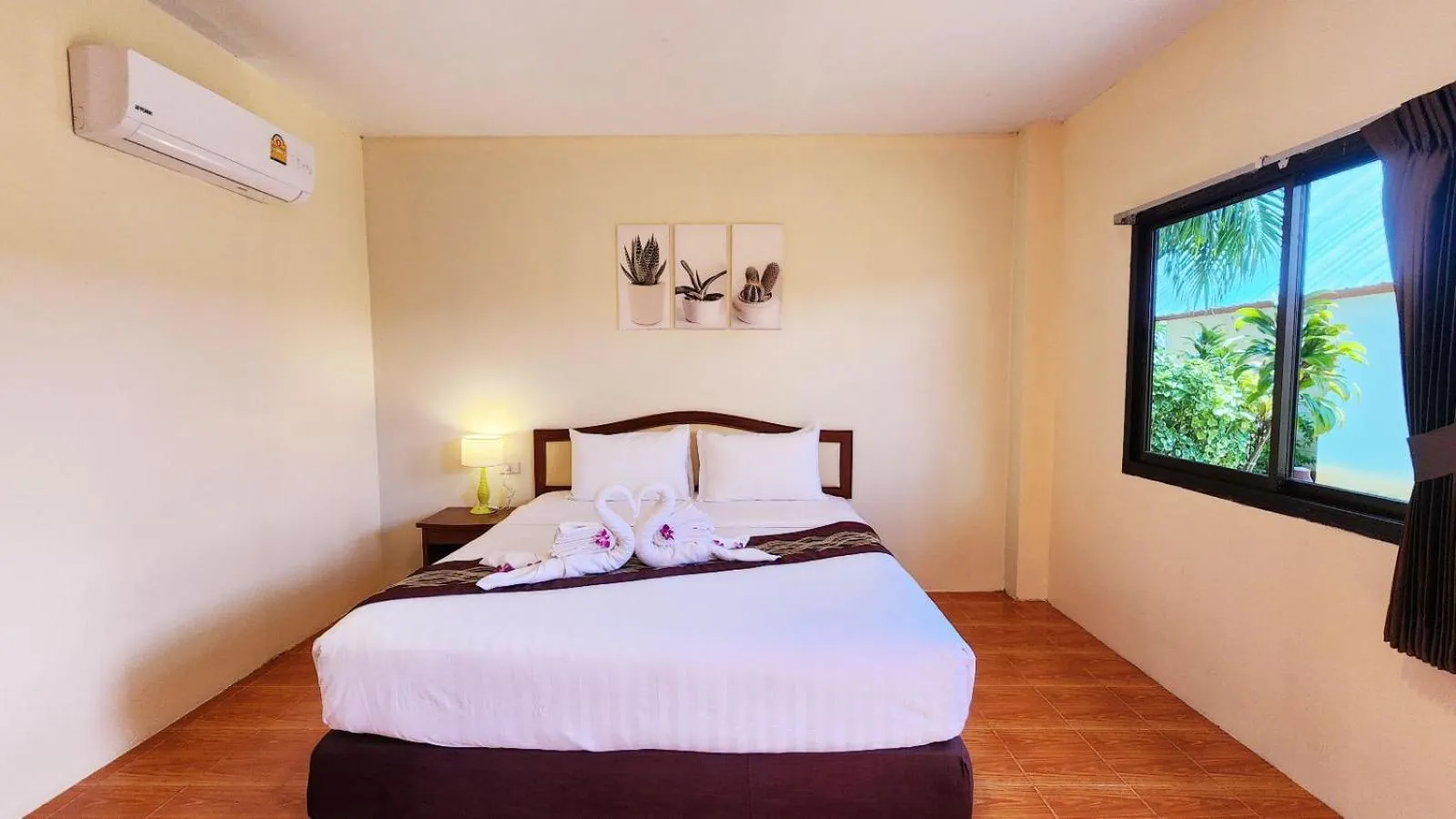 Bed in Mild Garden View Resort