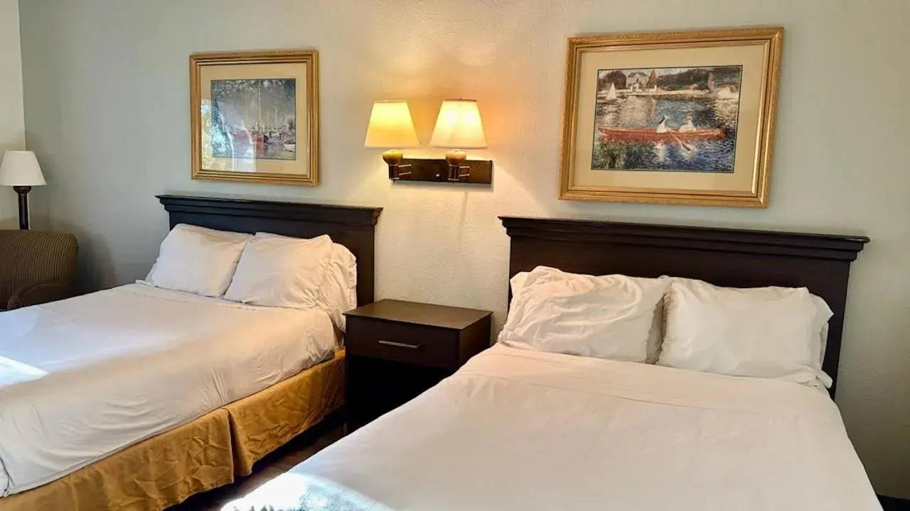 Double Room with 2 Double Beds - Non-Smoking in Ruskin Inn Tampa-Sun City Center Double Room with 2 Double Beds - Non-Smoking in Ruskin Inn Tampa-Sun City Center