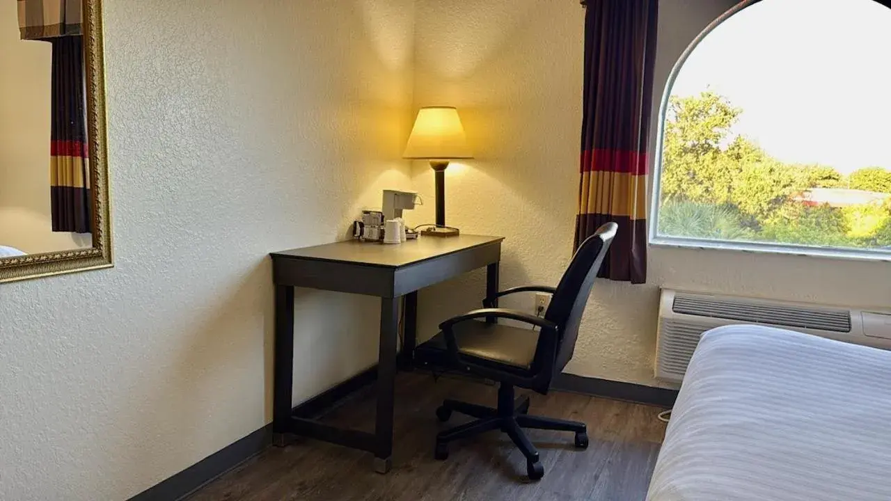 King Room - No Pets Allowed - Non-Smoking in Ruskin Inn Tampa-Sun City Center King Room - No Pets Allowed - Non-Smoking in Ruskin Inn Tampa-Sun City Center