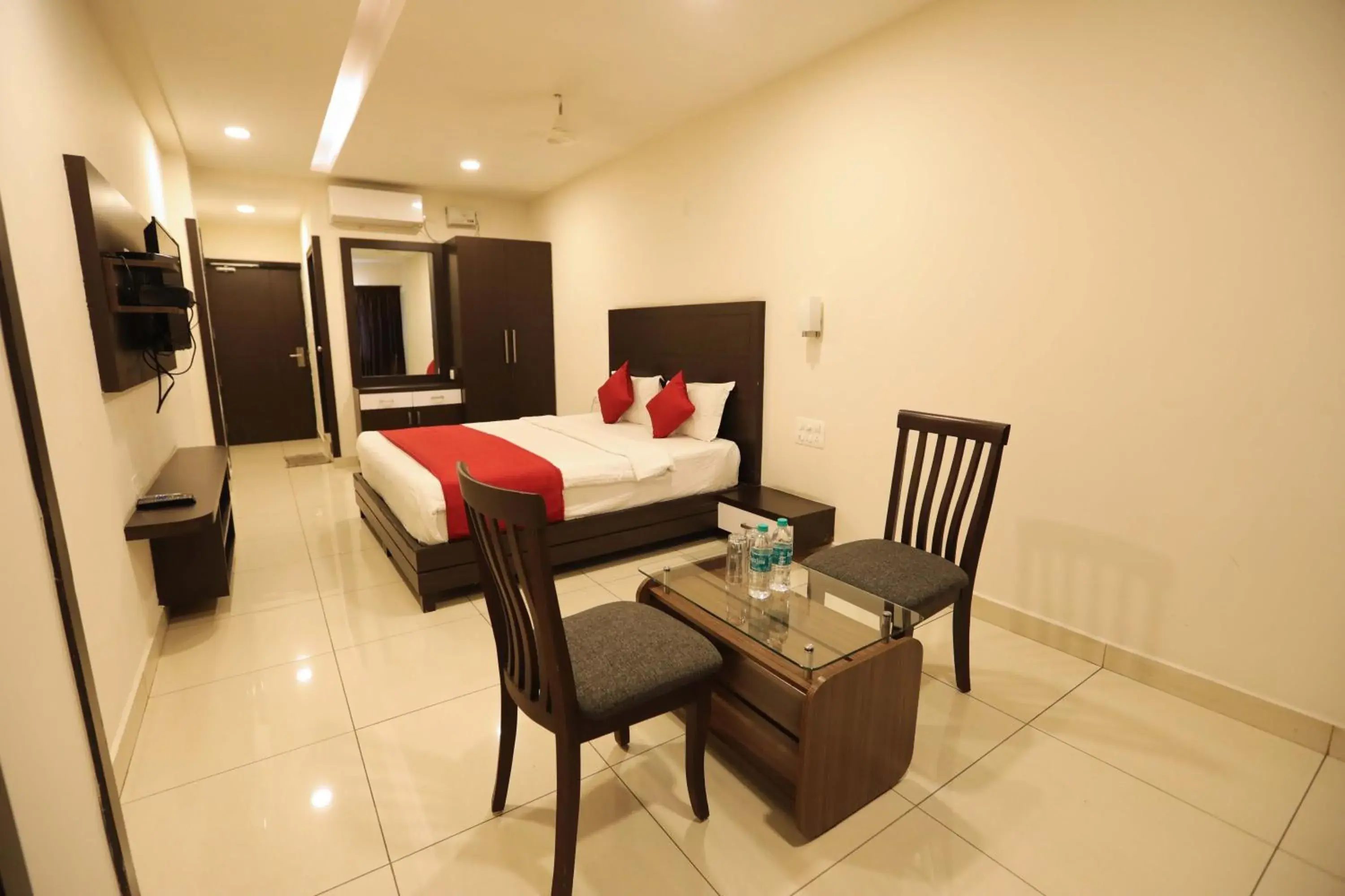 Deluxe Room in Traders Hotel - Kankanady, Mangalore Deluxe Room in Traders Hotel - Kankanady, Mangalore