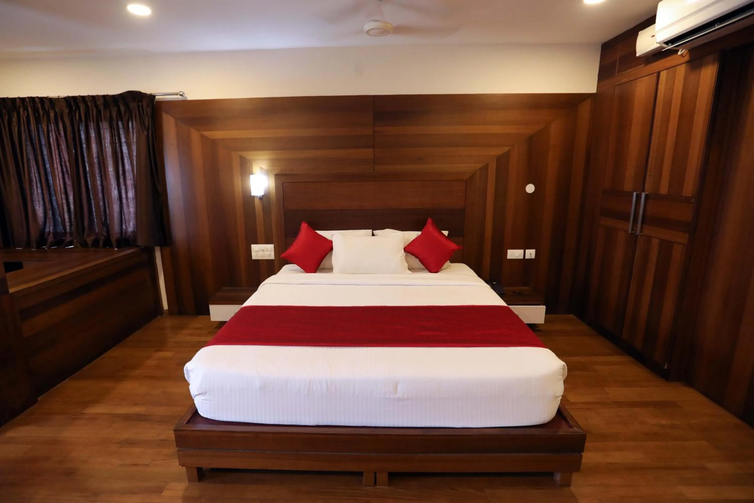 Bed in Traders Hotel - Kankanady, Mangalore