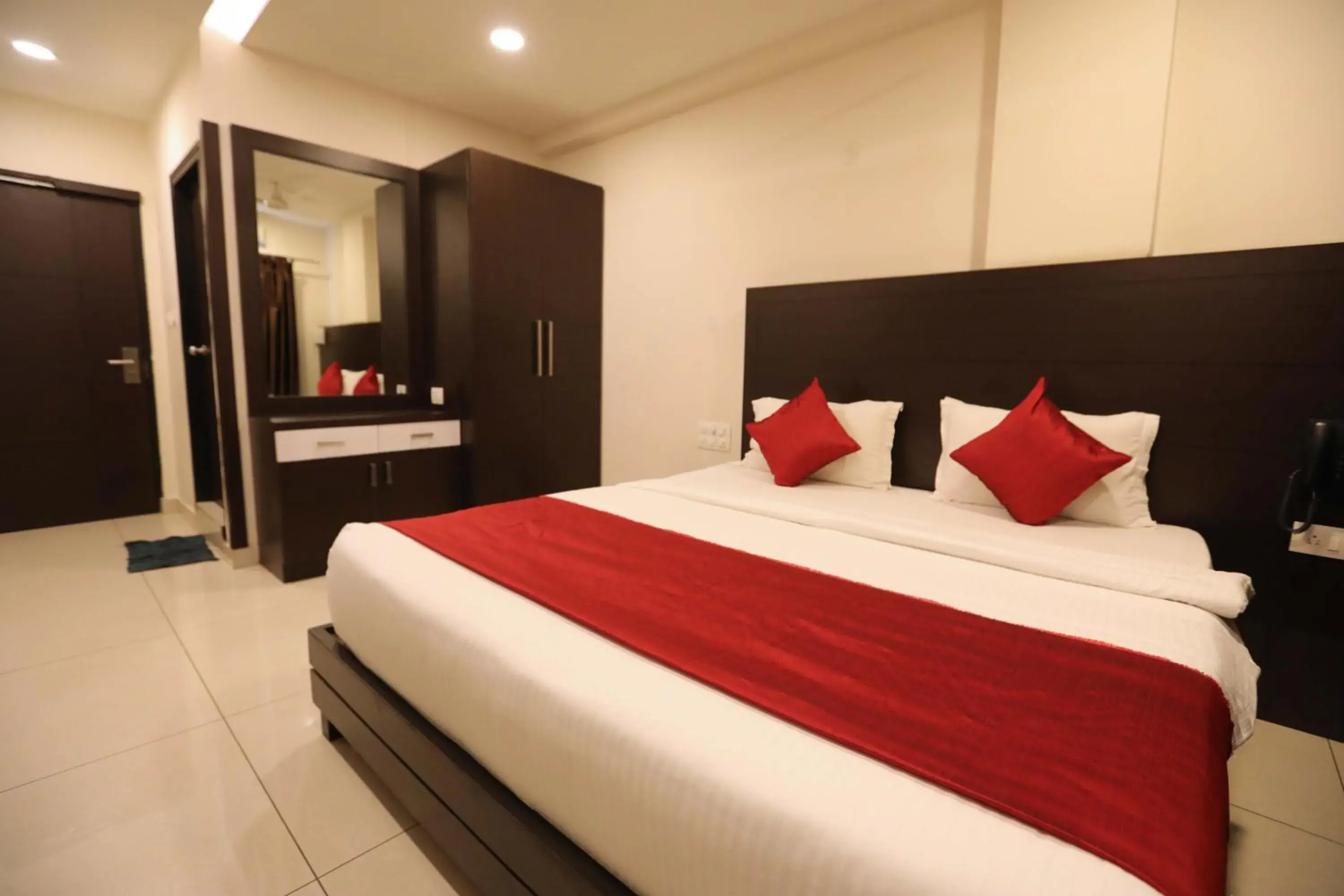 Standard Double Room in Traders Hotel - Kankanady, Mangalore Standard Double Room in Traders Hotel - Kankanady, Mangalore