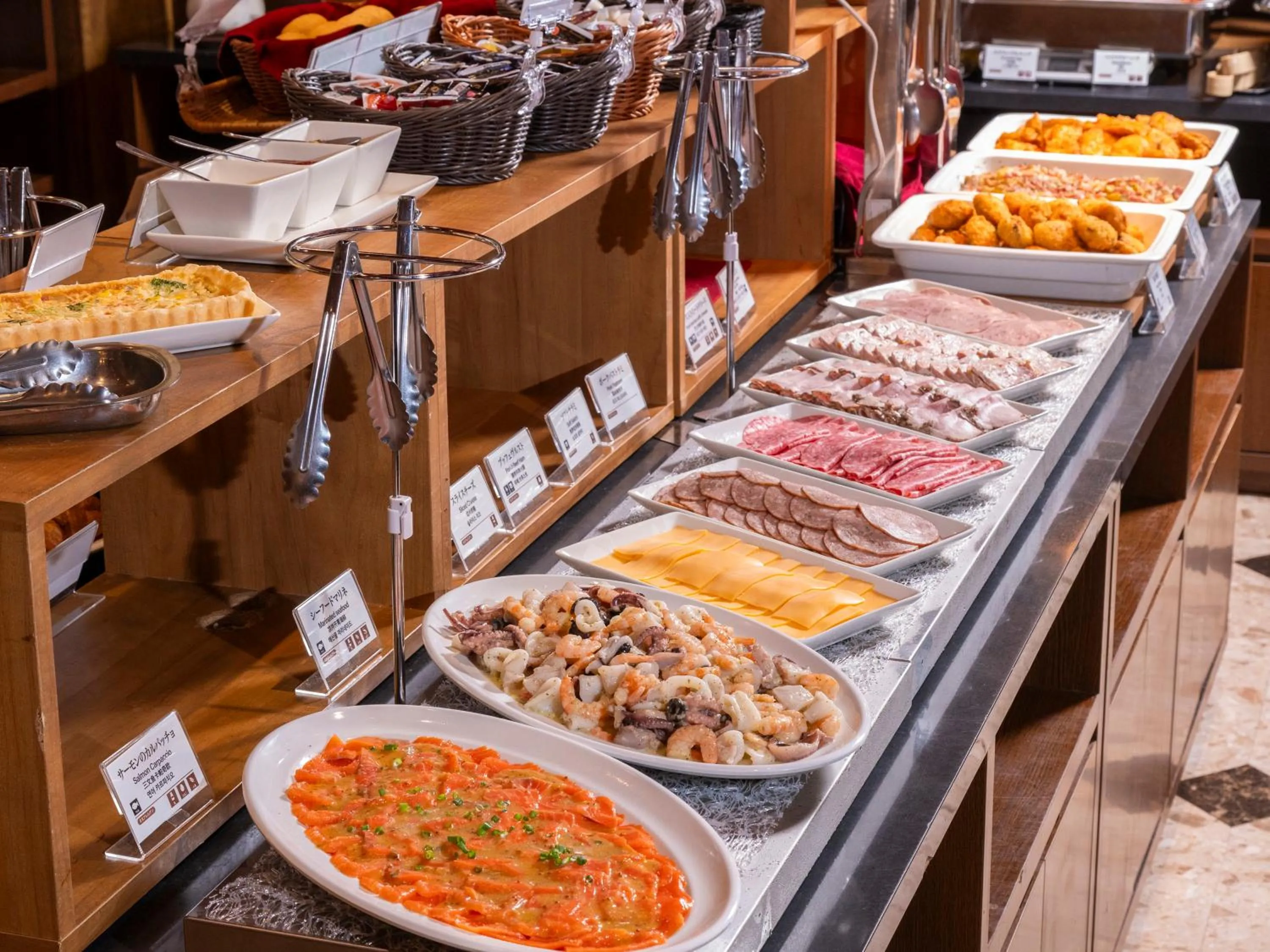 Restaurant/places to eat in APA Hotel & Resort Nishishinjuku Gochome Ekimae Tower - Formerly APA Hotel & Resort Nishishinjuku Gochome Eki Tower