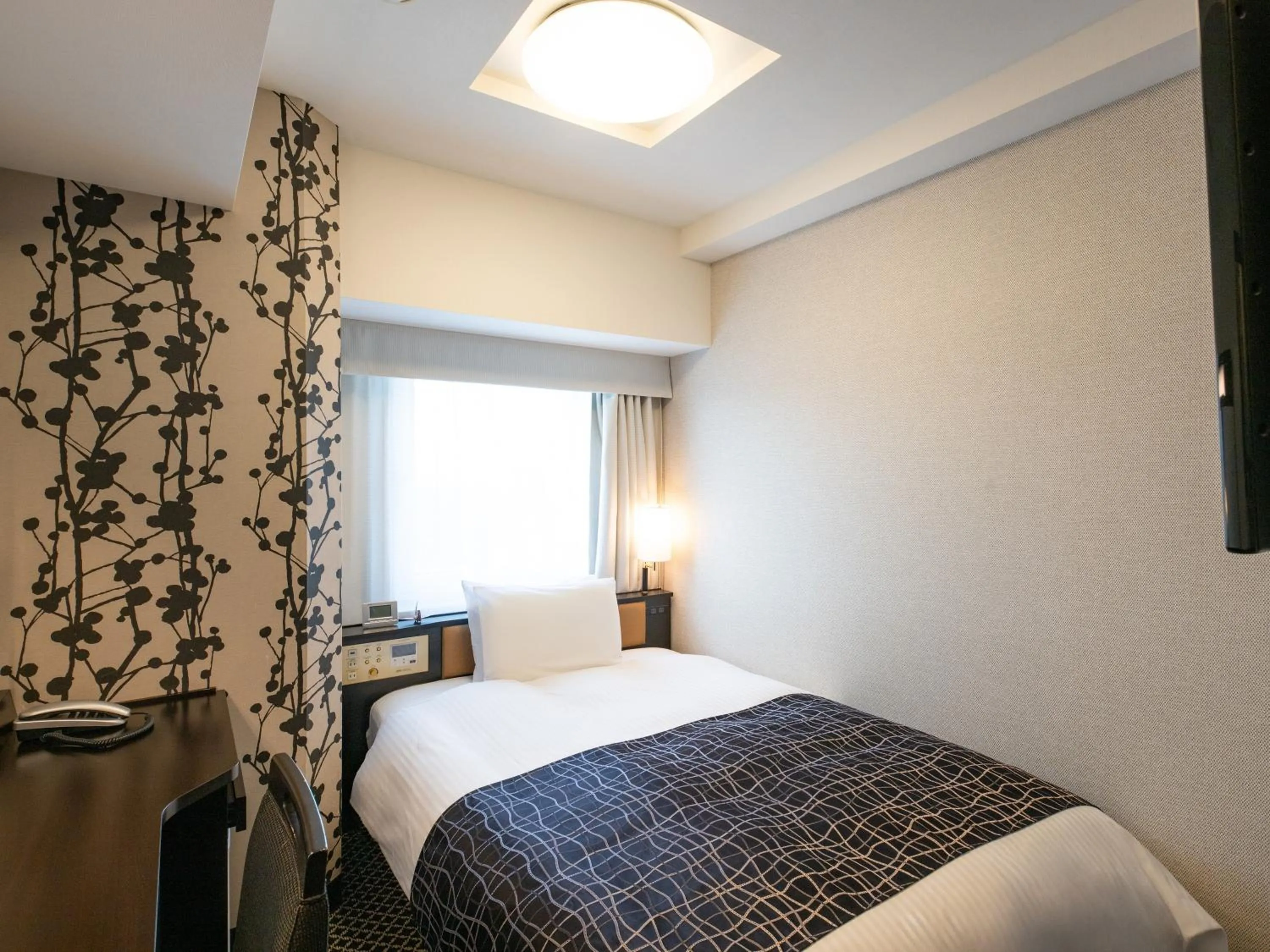 Photo of the whole room, Bed in APA Hotel & Resort Nishishinjuku Gochome Ekimae Tower - Formerly APA Hotel & Resort Nishishinjuku Gochome Eki Tower