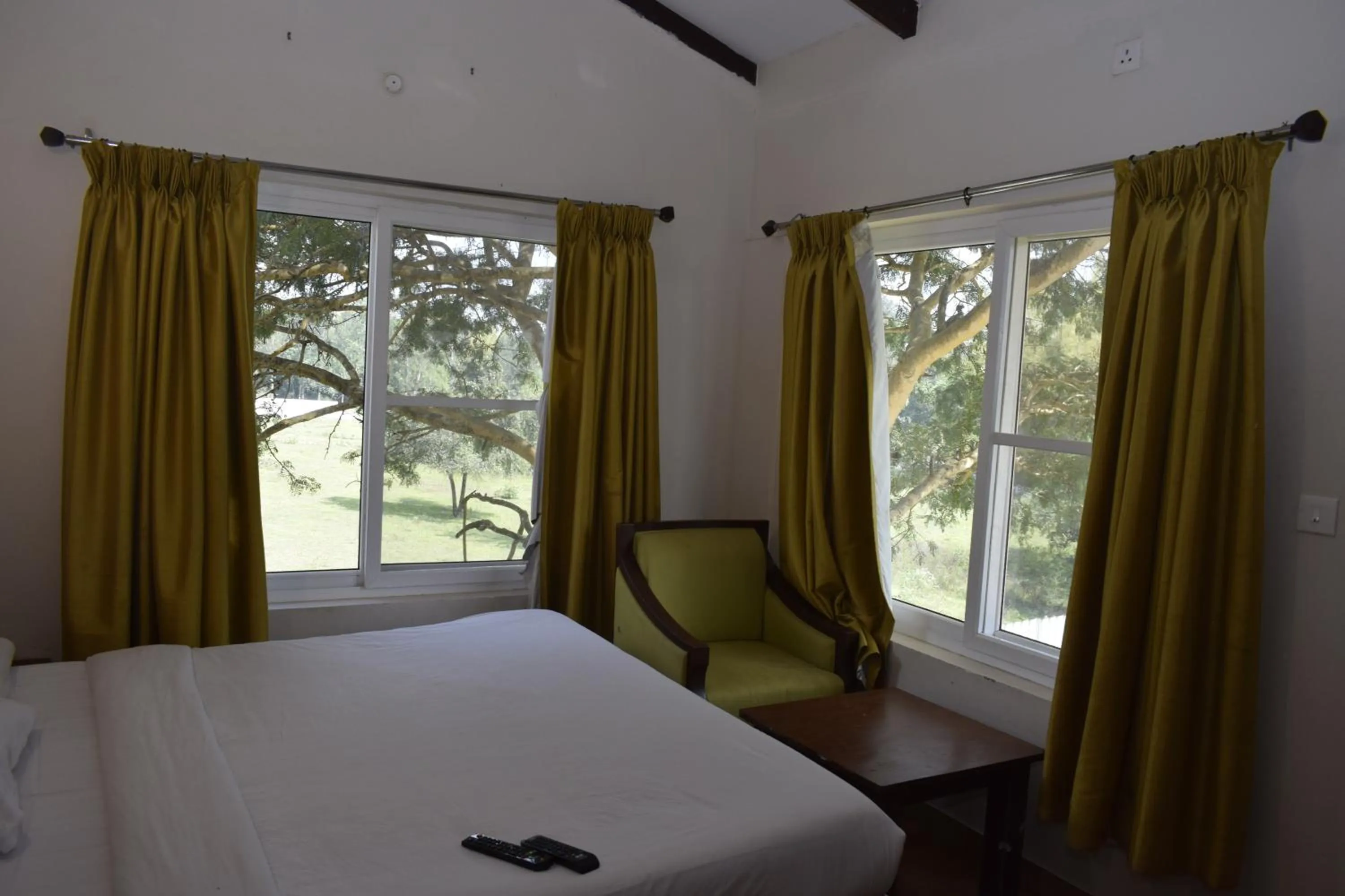 Photo of the whole room, Bed in River Valley Resort
