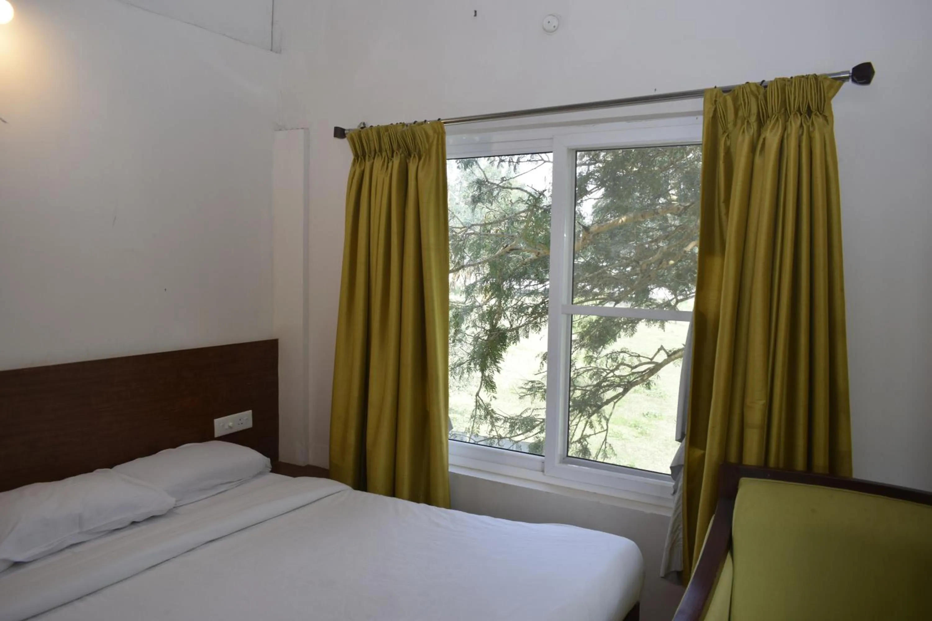 Photo of the whole room, Bed in River Valley Resort