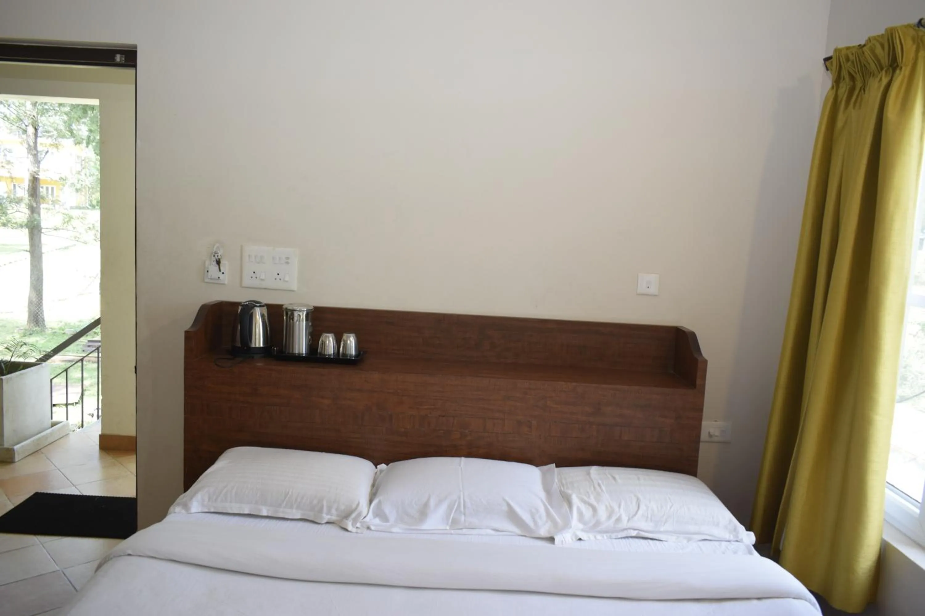 Photo of the whole room, Bed in River Valley Resort