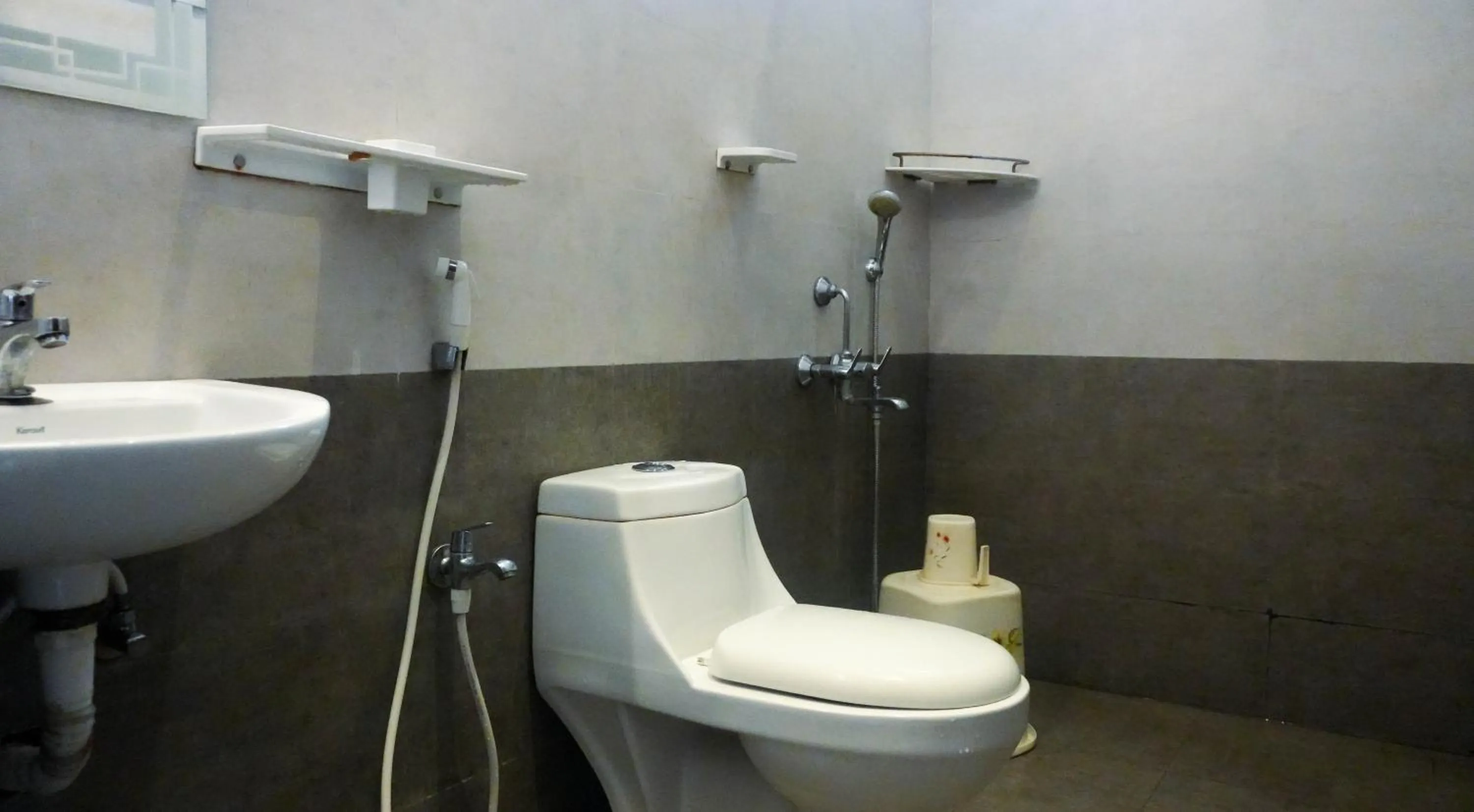 Bathroom in River Valley Resort