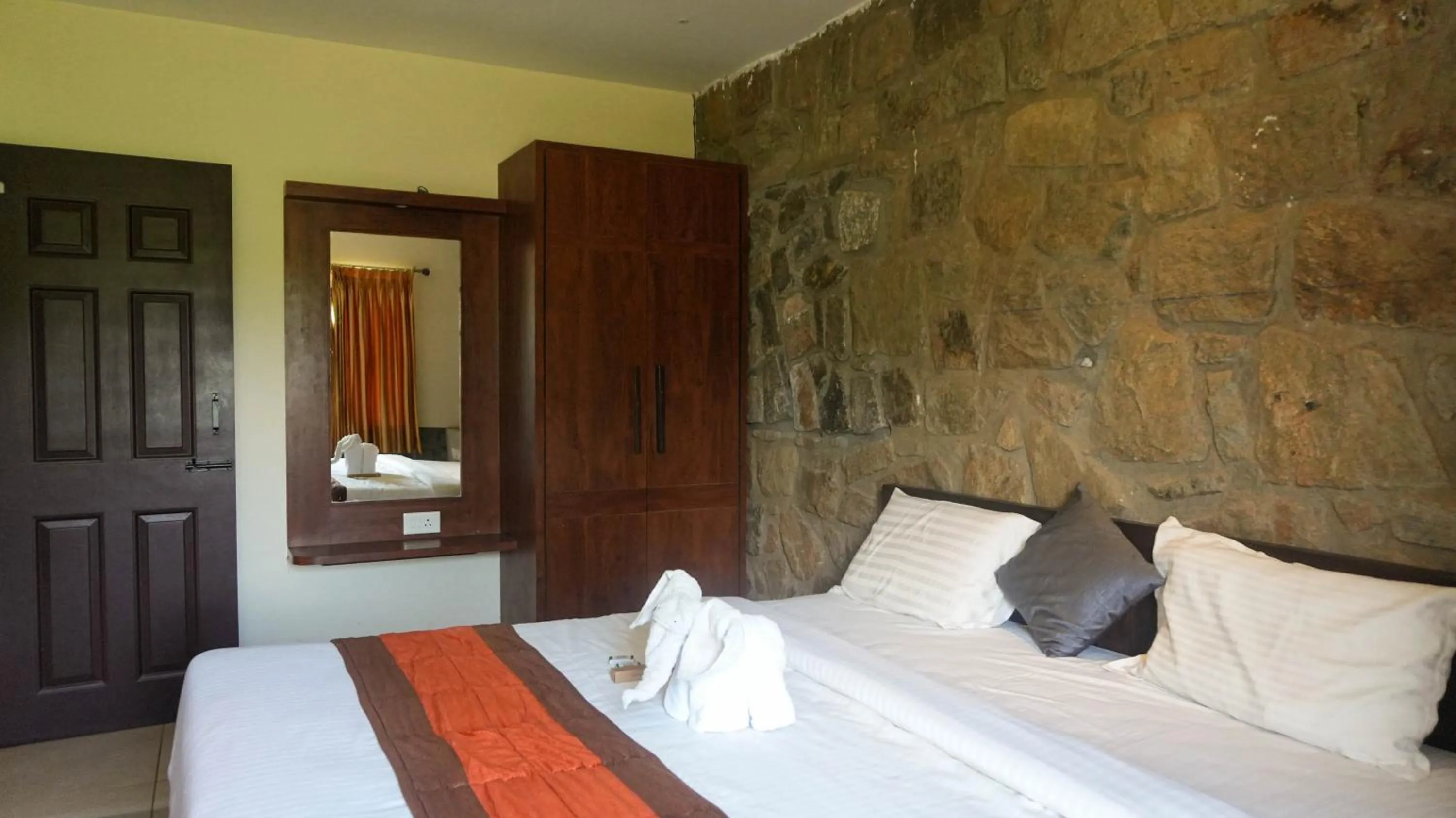 Bedroom, Bed in River Valley Resort