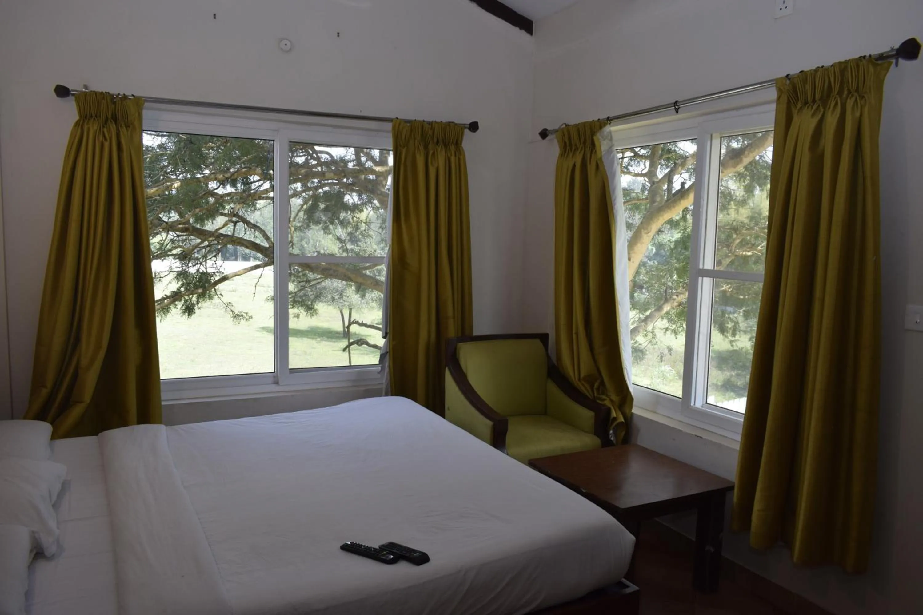 Photo of the whole room, Bed in River Valley Resort