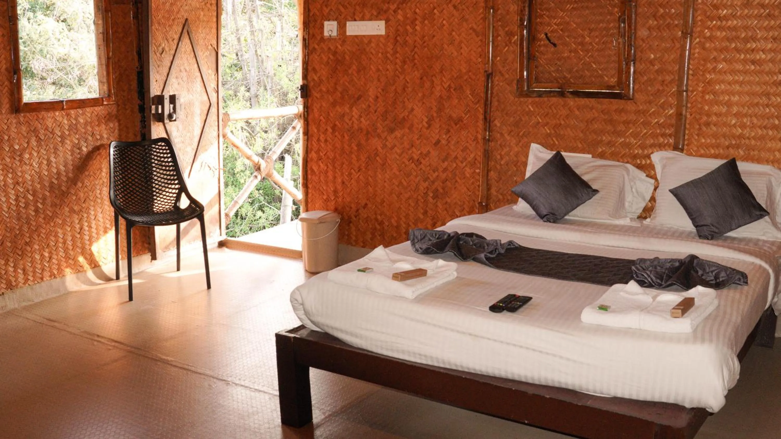 Bedroom, Bed in River Valley Resort