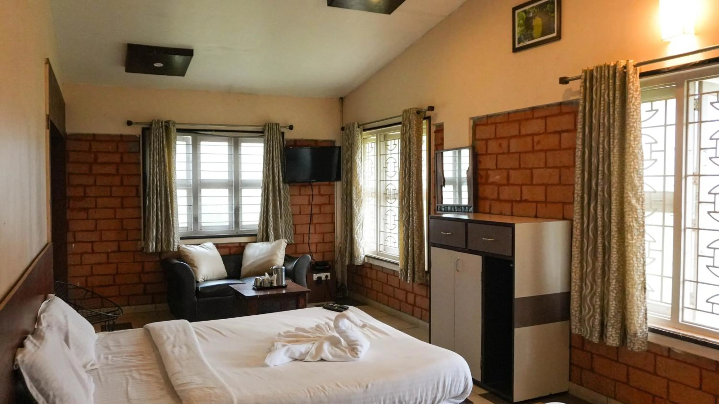 Bedroom, Bed in River Valley Resort