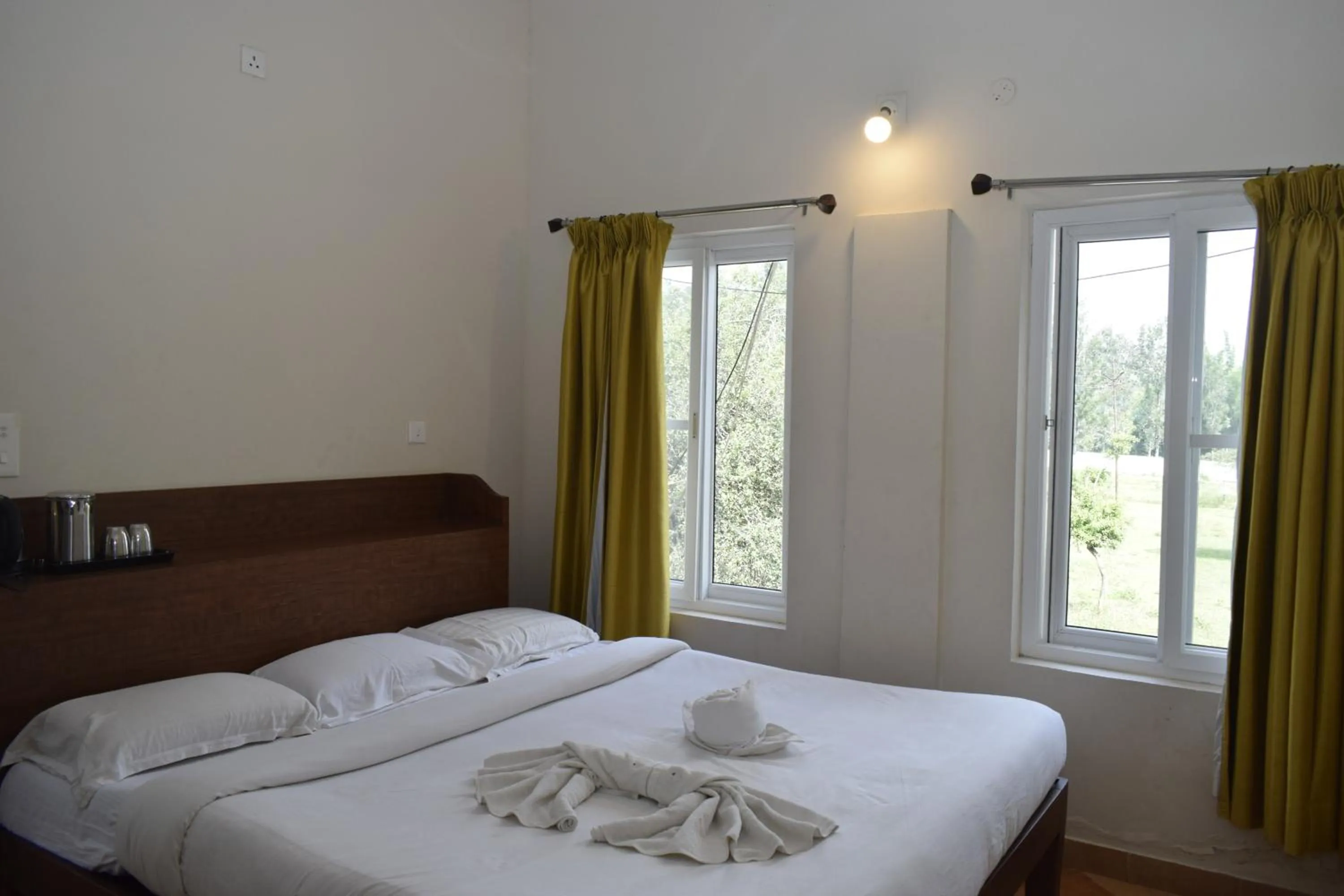 Photo of the whole room, Bed in River Valley Resort