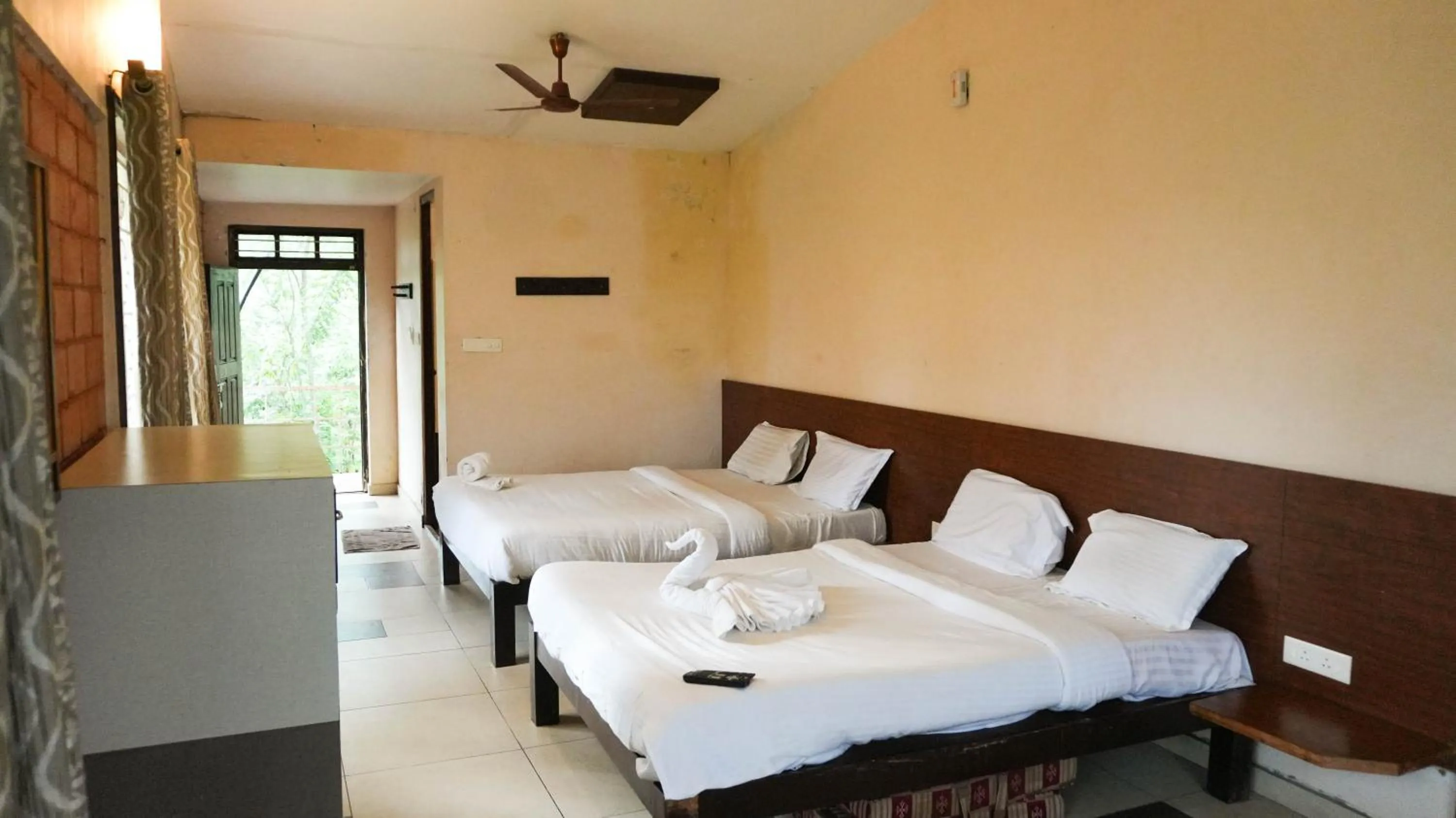 Bedroom, Bed in River Valley Resort
