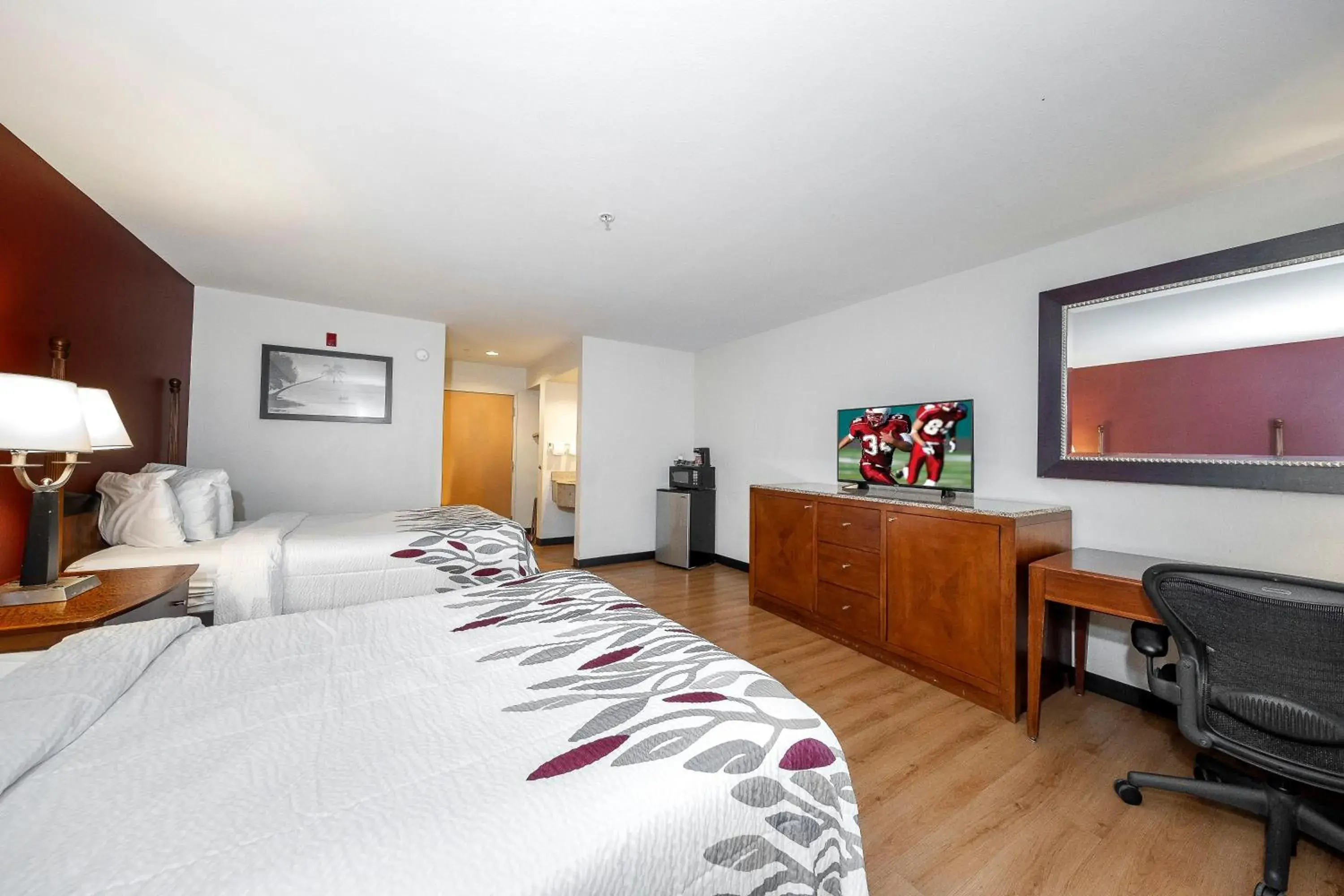 Photo of the whole room, Bed in Red Roof Inn & Suites Biloxi - Ocean Springs Photo of the whole room, Bed in Red Roof Inn & Suites Biloxi - Ocean Springs