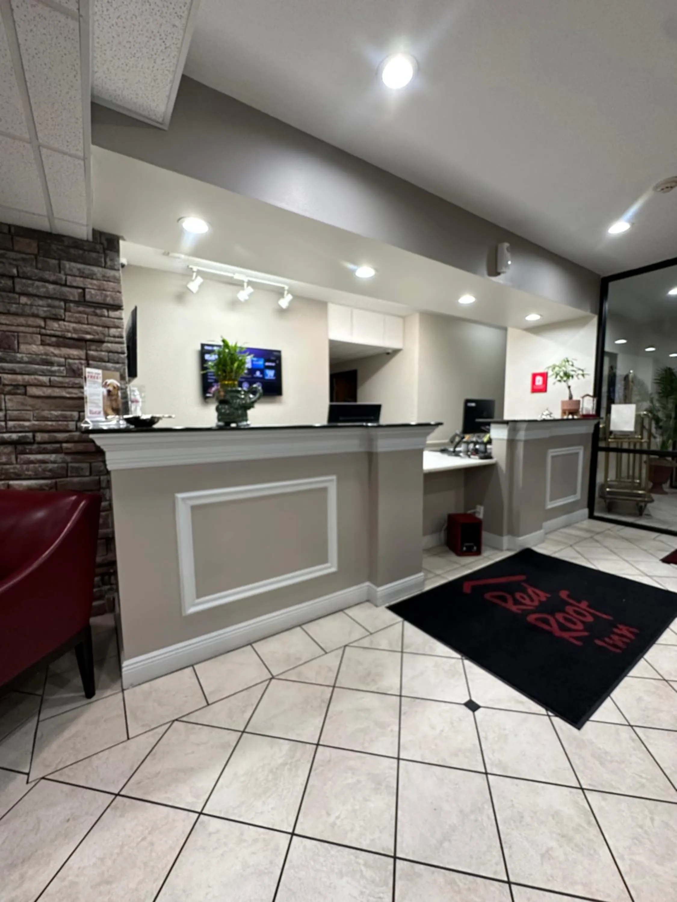 Lobby or reception in Red Roof Inn & Suites Biloxi - Ocean Springs
