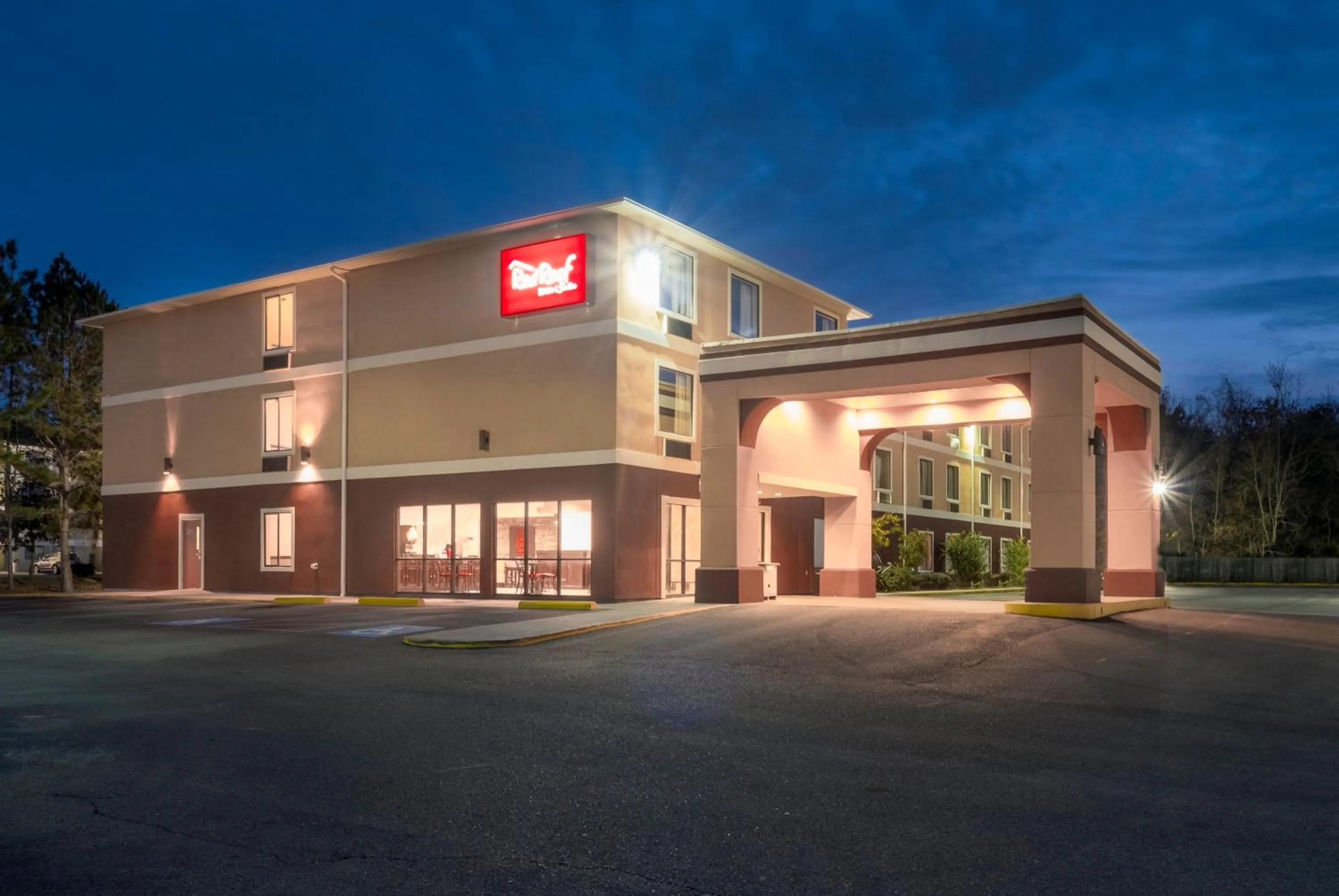 Property building in Red Roof Inn & Suites Biloxi - Ocean Springs
