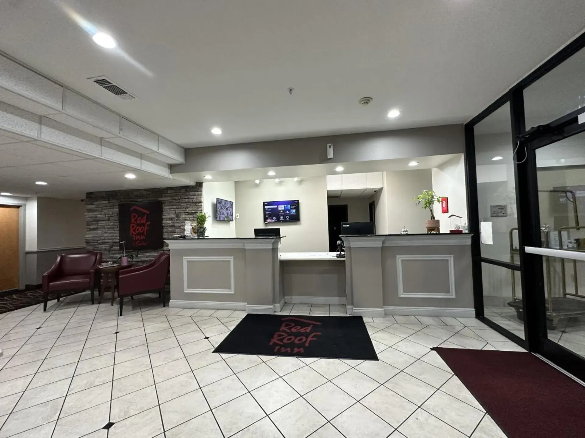 Lobby or reception in Red Roof Inn & Suites Biloxi - Ocean Springs Lobby or reception in Red Roof Inn & Suites Biloxi - Ocean Springs