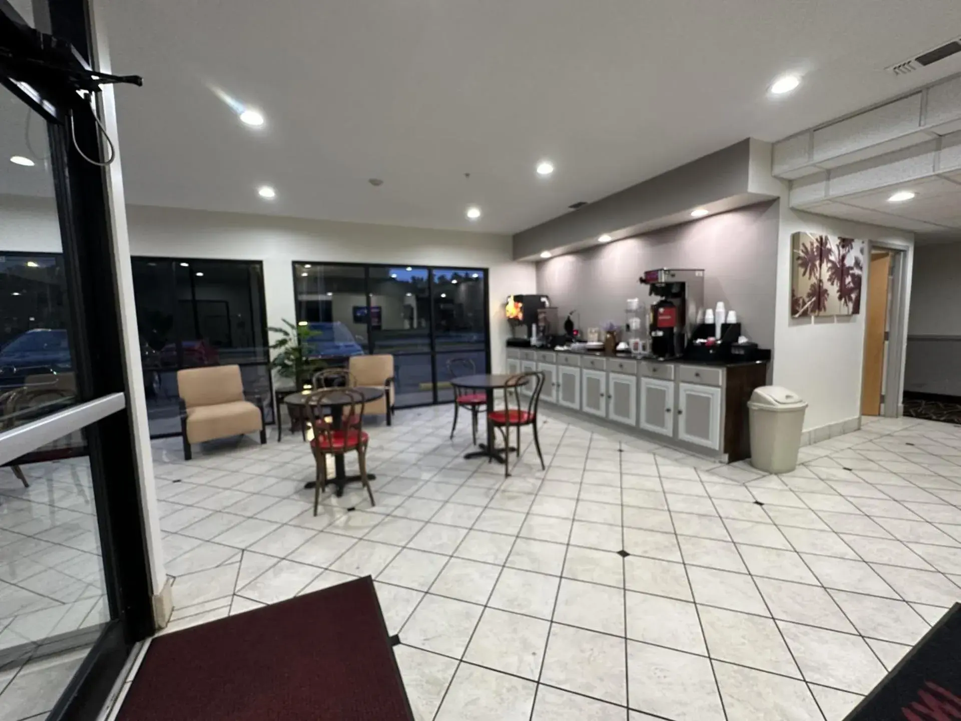 Breakfast in Red Roof Inn & Suites Biloxi - Ocean Springs Breakfast in Red Roof Inn & Suites Biloxi - Ocean Springs