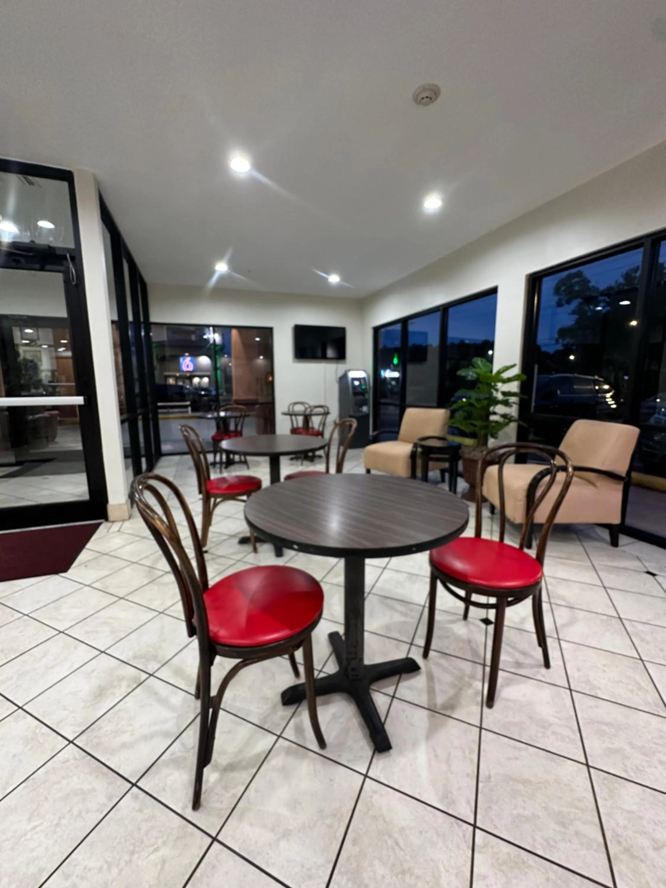 Breakfast in Red Roof Inn & Suites Biloxi - Ocean Springs