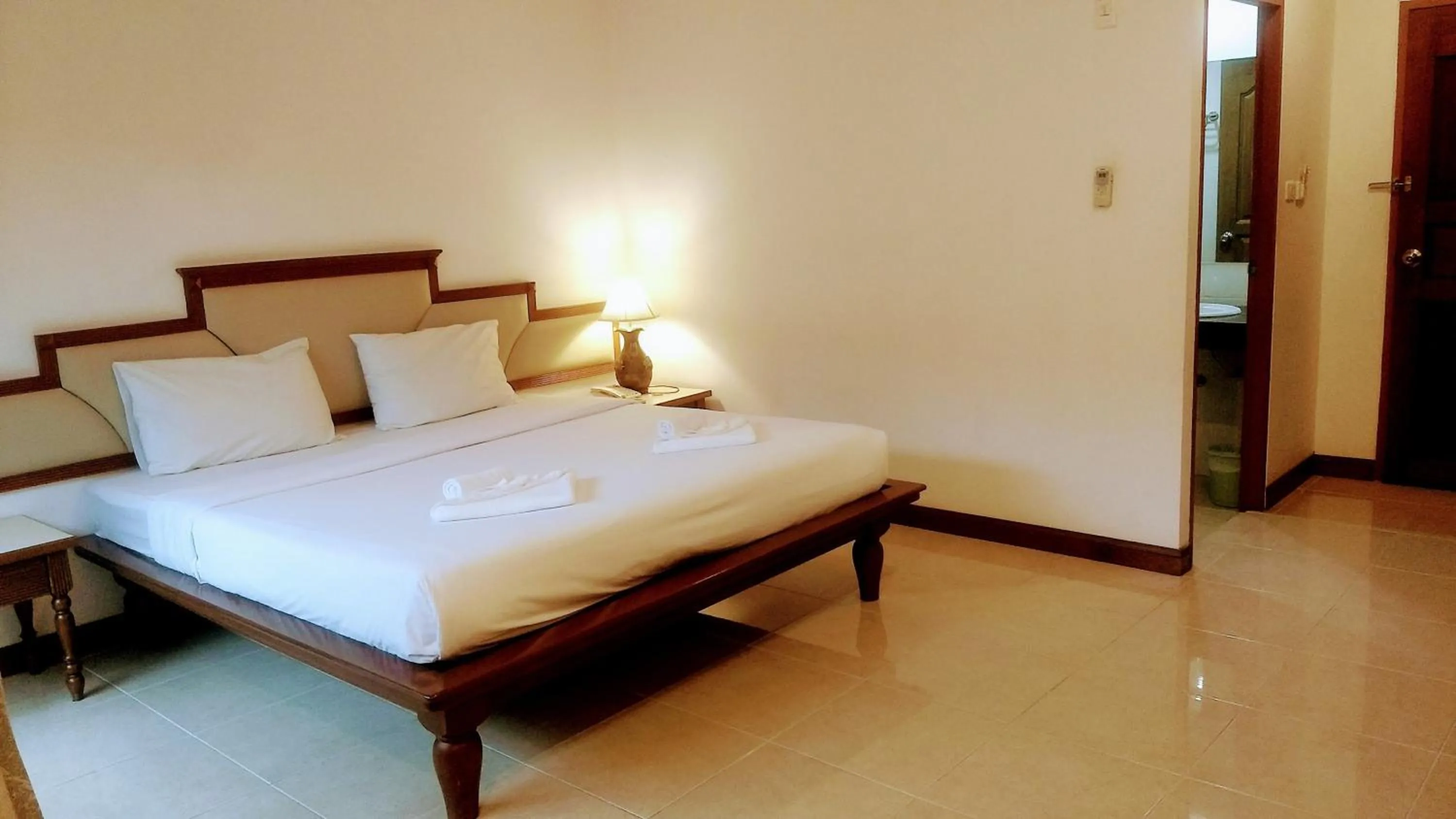 Photo of the whole room, Bed in Mei Zhou Phuket Hotel - SHA Plus