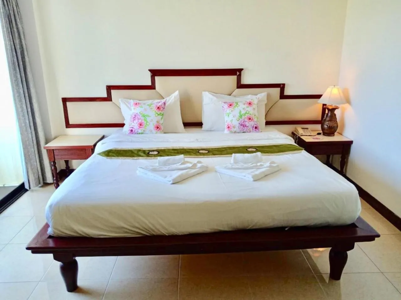 Bed in Mei Zhou Phuket Hotel - SHA Plus